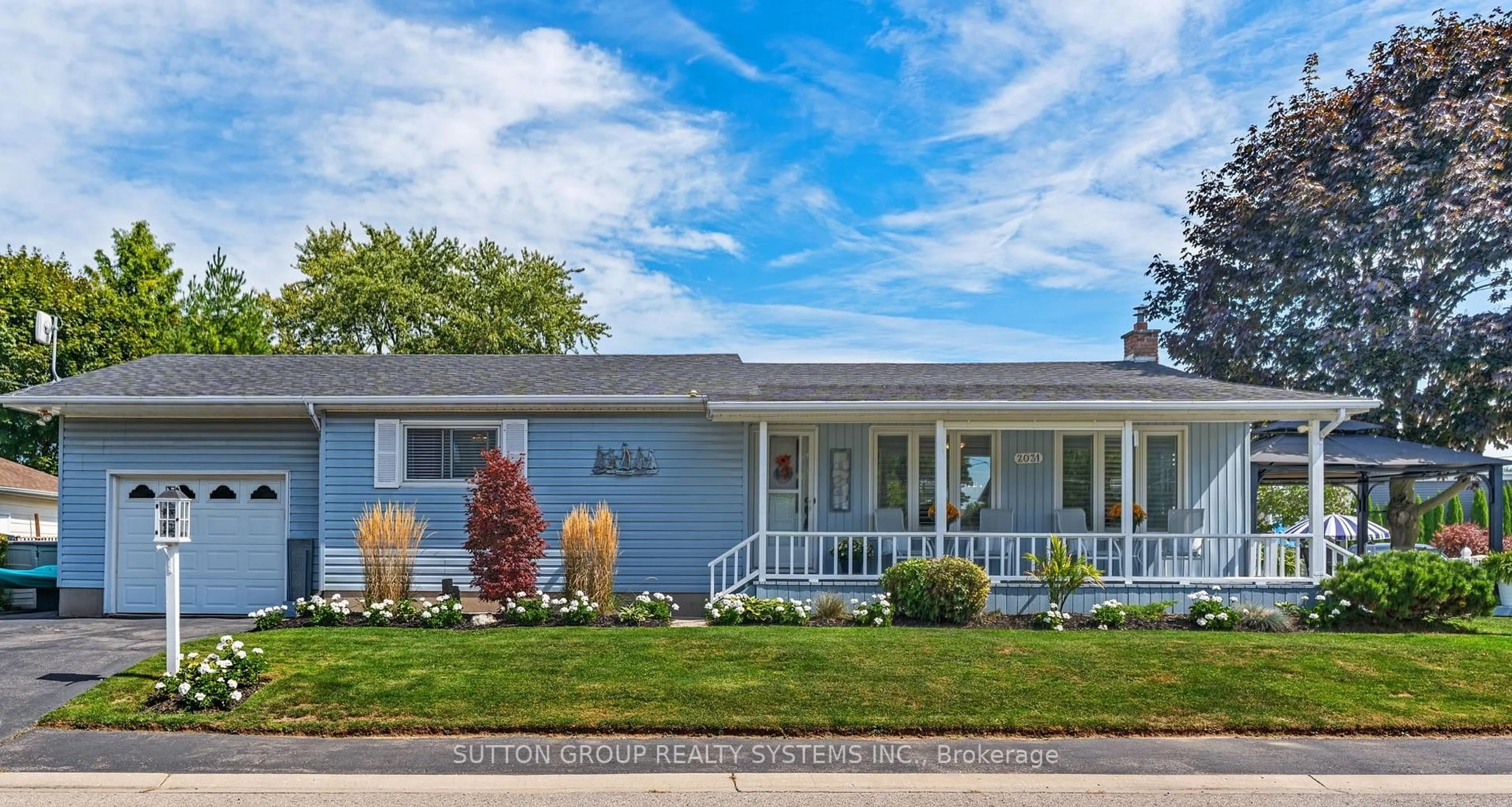 Home with vinyl exterior material, street for 2031 Erie St, Norfolk Ontario L5C 1E4