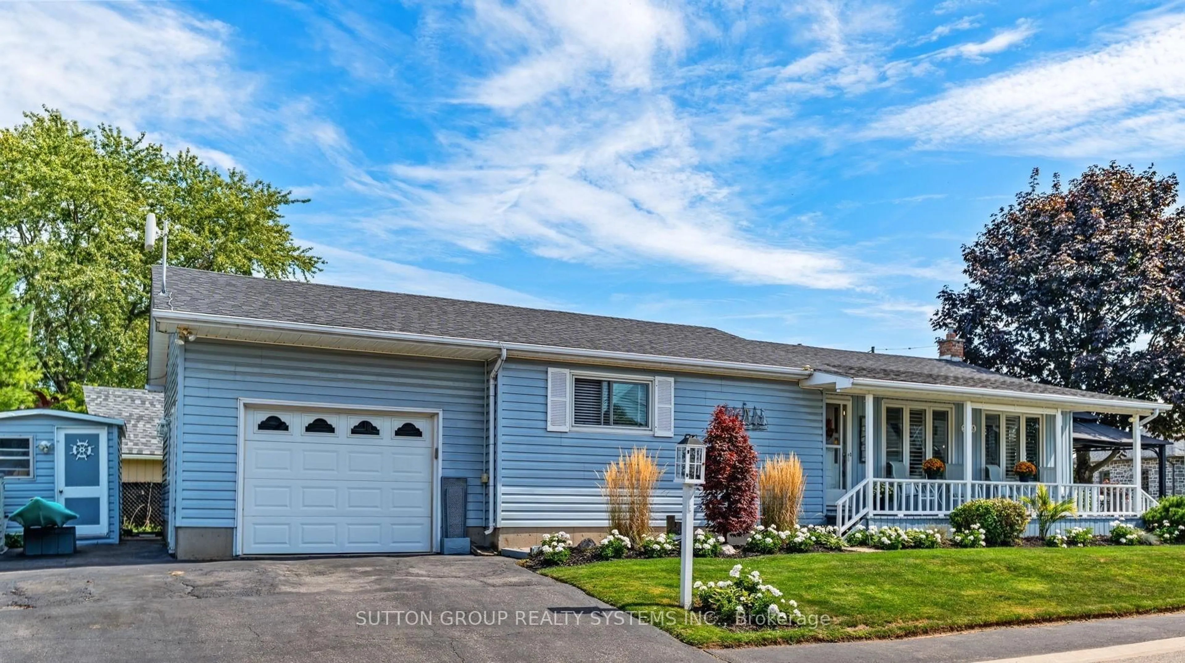 Home with vinyl exterior material, street for 2031 Erie St, Norfolk Ontario L5C 1E4