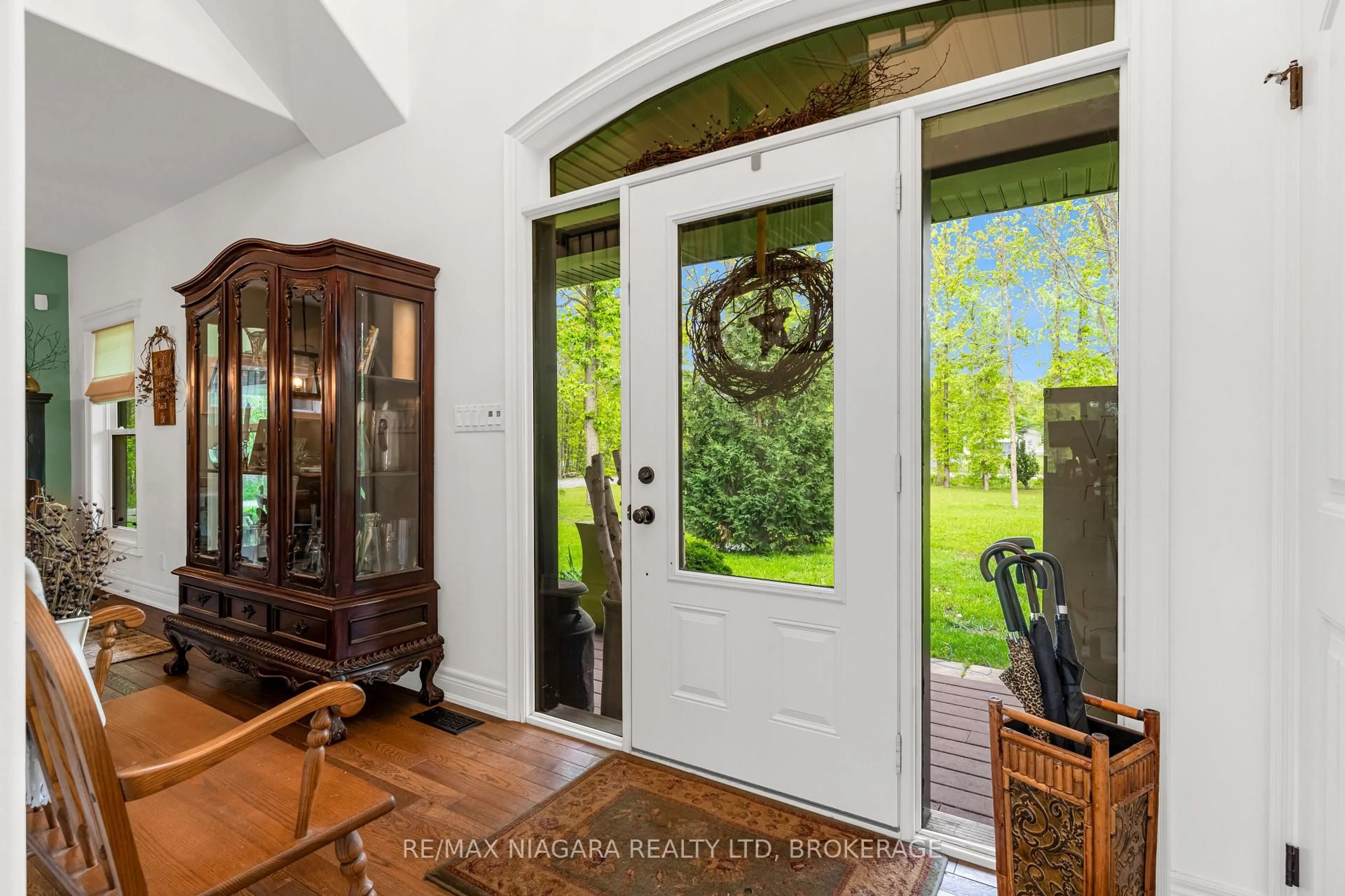 Indoor entryway for 50836 O'Reilly's Rd, Wainfleet Ontario L0S 1V0