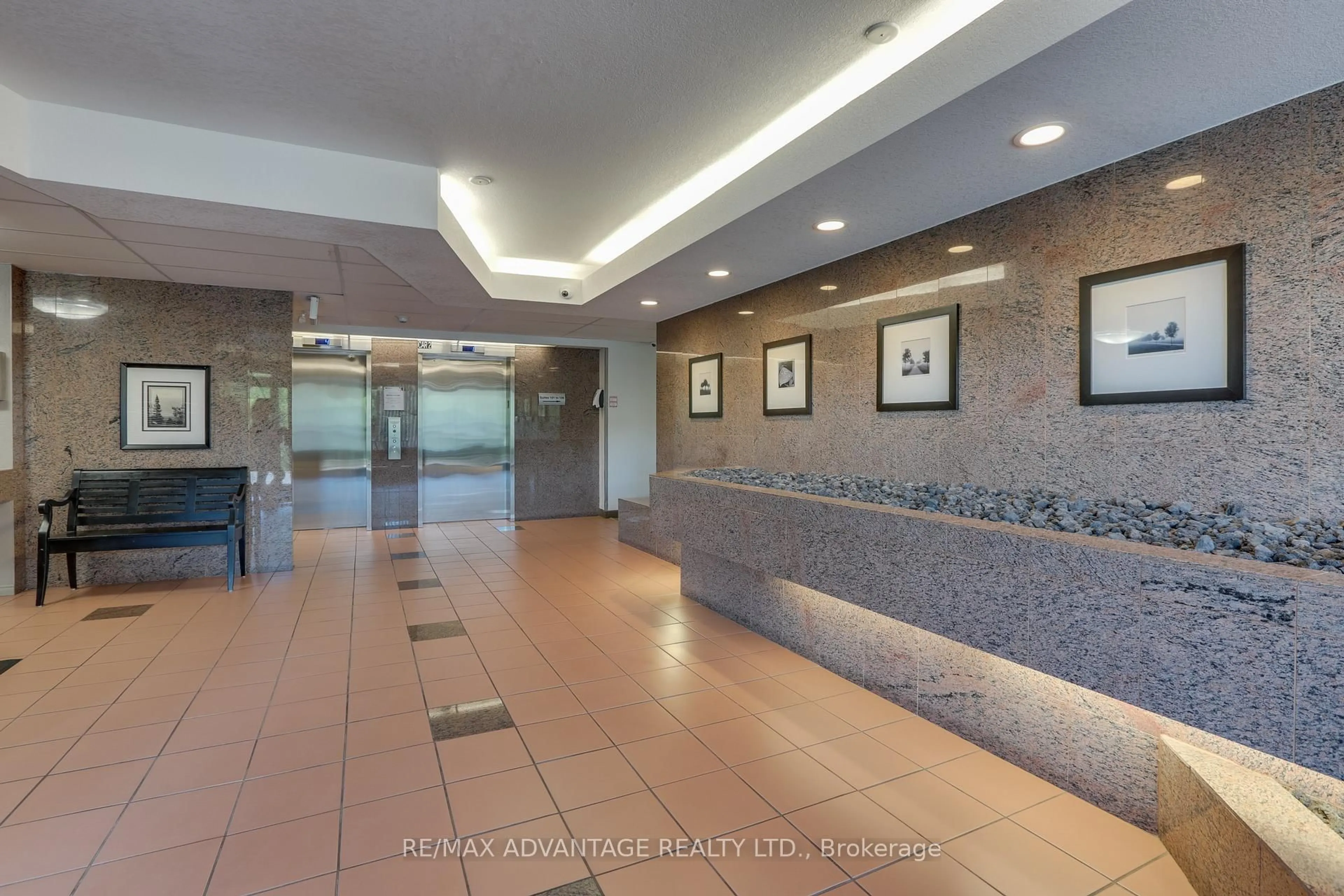 Lobby for 521 Riverside Dr #105, London North Ontario N6H 5E2