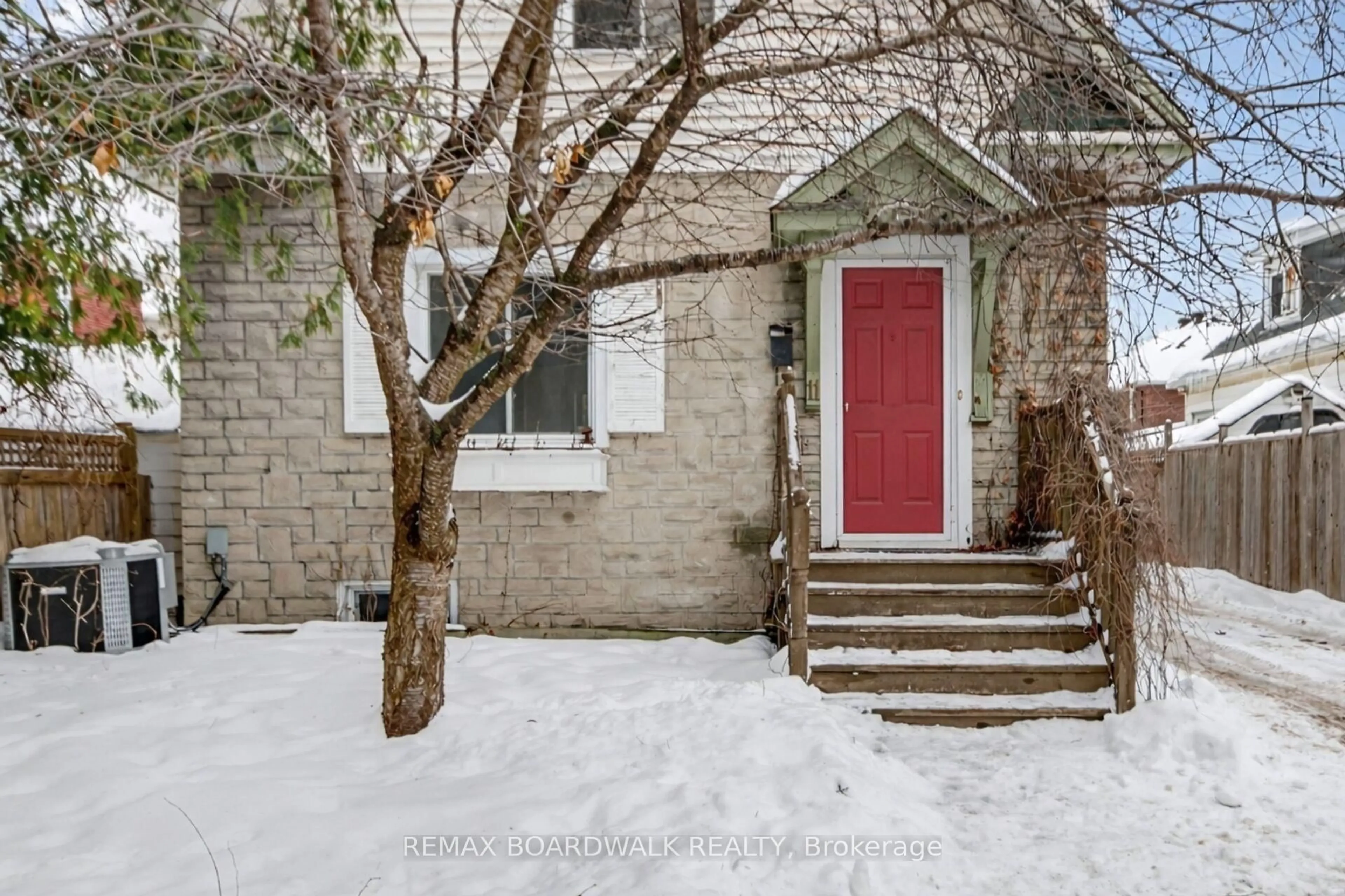 Unknown for 11 Cameron Ave, Ottawa Ontario K1S 0W5