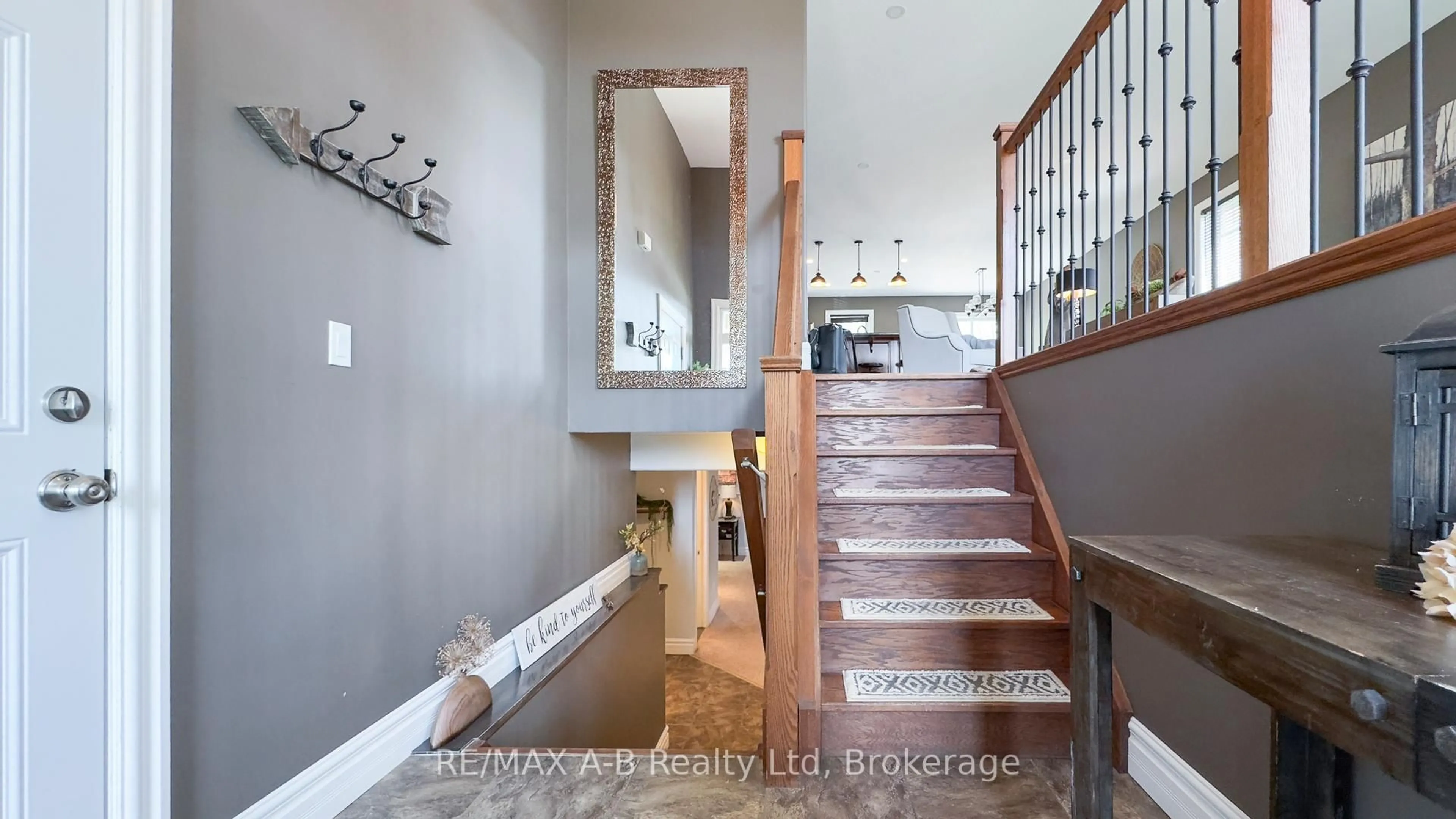 Indoor foyer for 83 Sylvia St, West Perth Ontario N0K 1N0