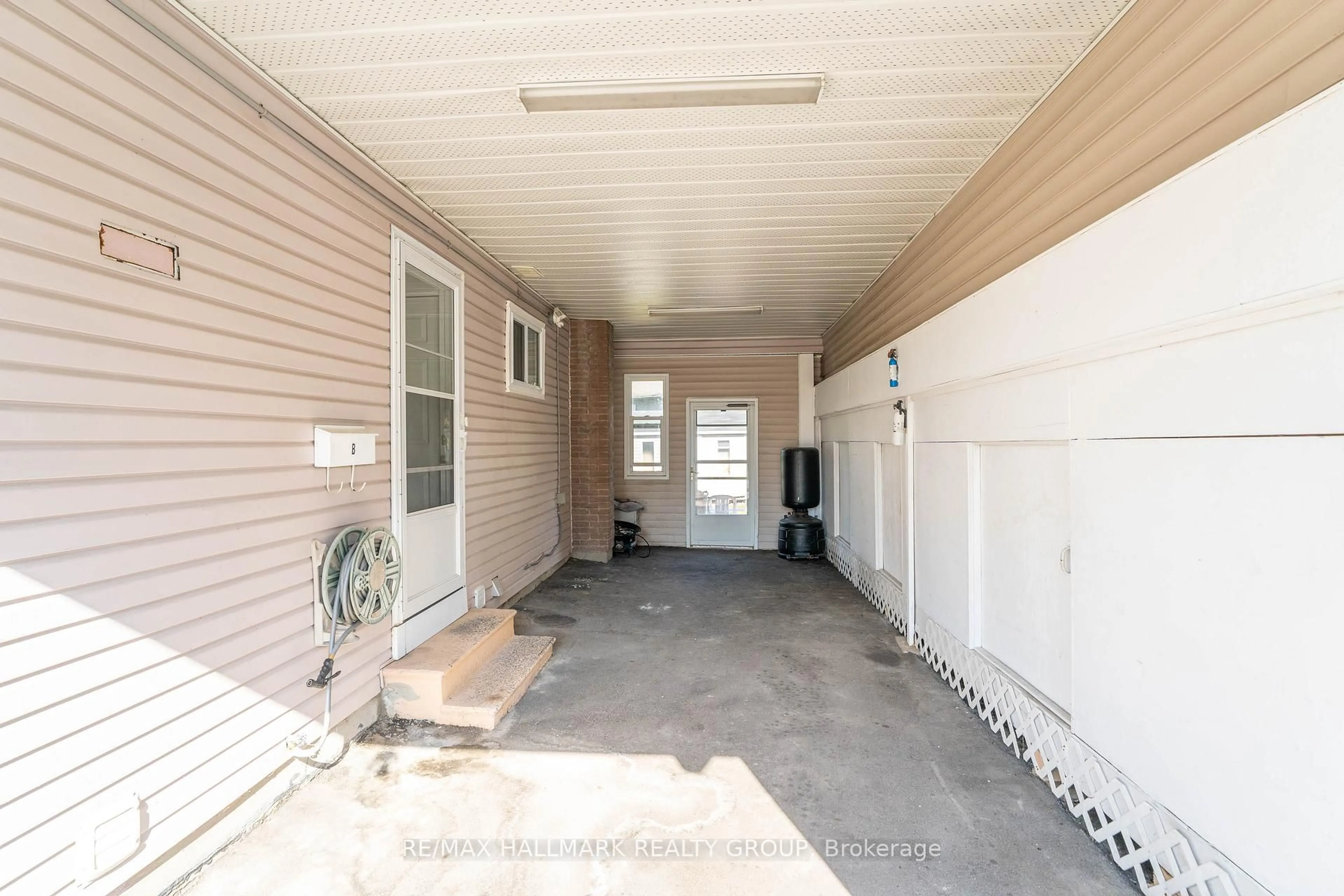 Unknown for 591 Eastvale Dr, Ottawa Ontario K1J 6Z4