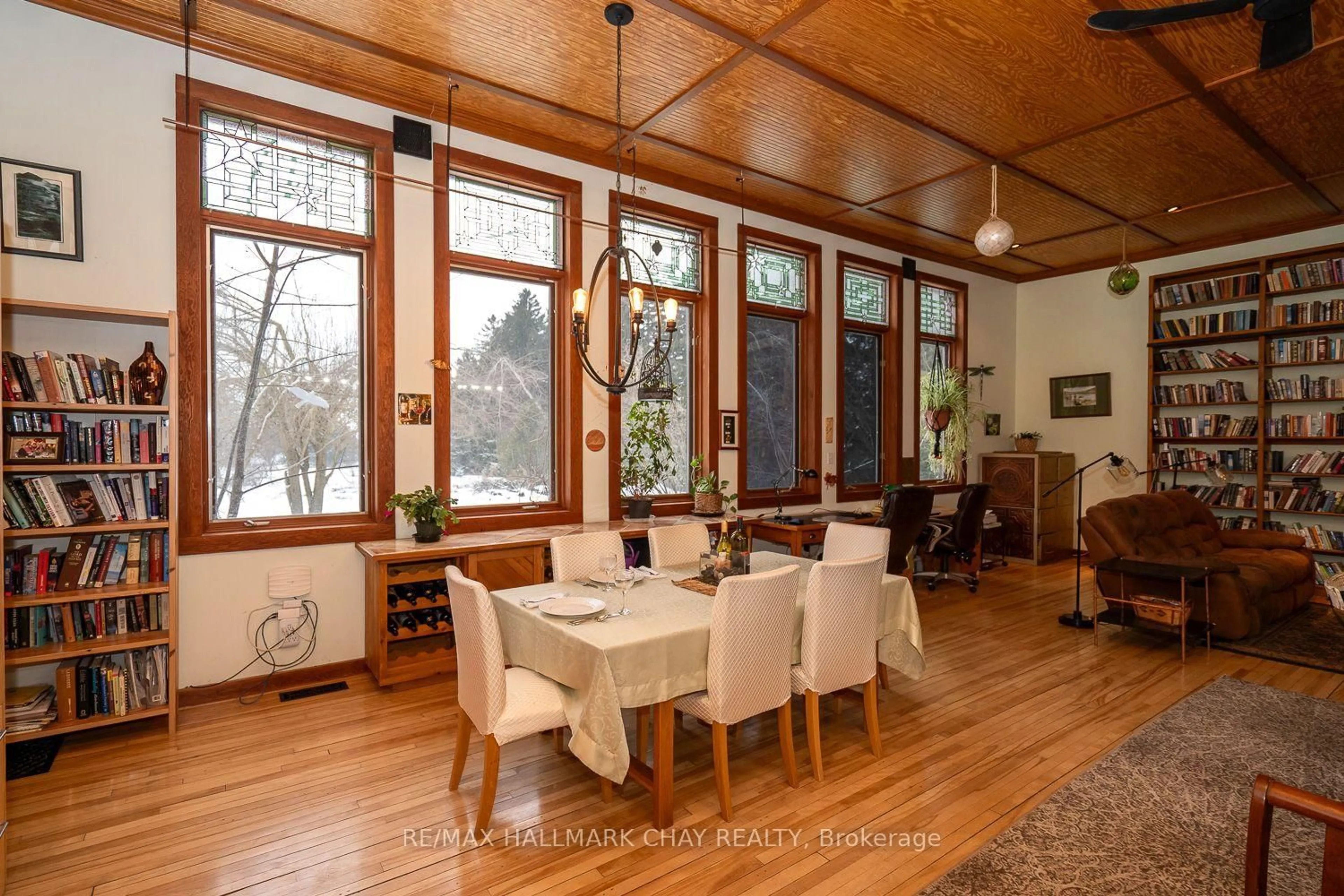 Dining room, wood/laminate floor for 623011 280 Sdrd, Melancthon Ontario L9V 2M2