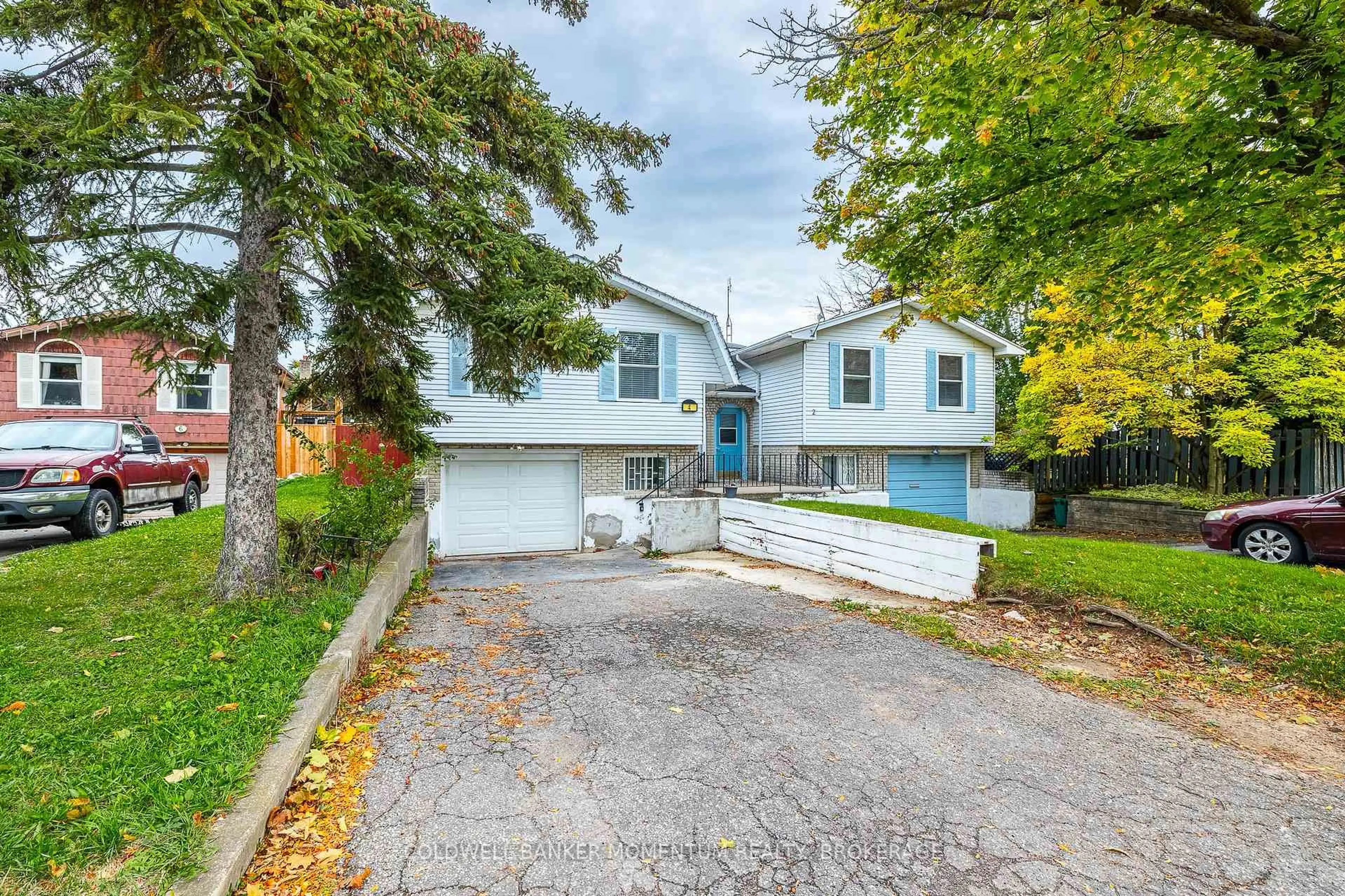 A pic from outside/outdoor area/front of a property/back of a property/a pic from drone, street for 4 Kerwin Gate, St. Catharines Ontario L2N 4J8