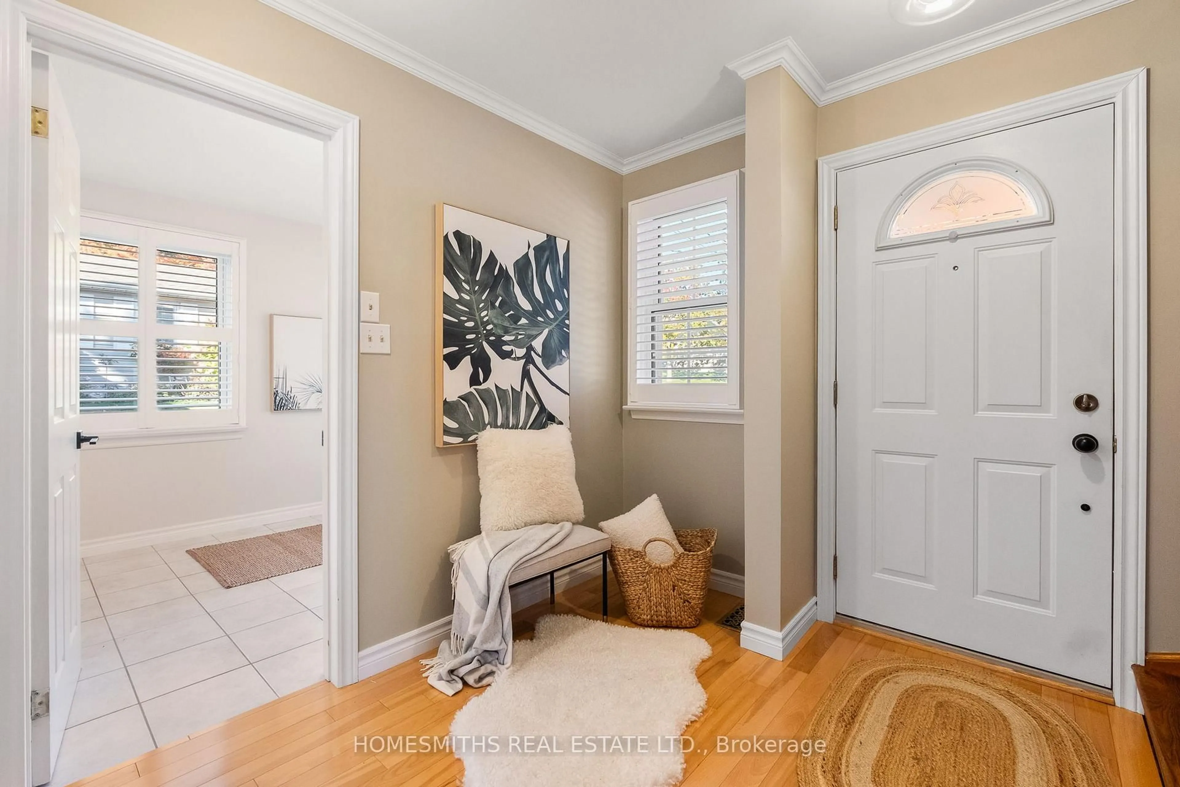 Indoor entryway for 159 D'arcy St, Cobourg Ontario K9A 3Z9
