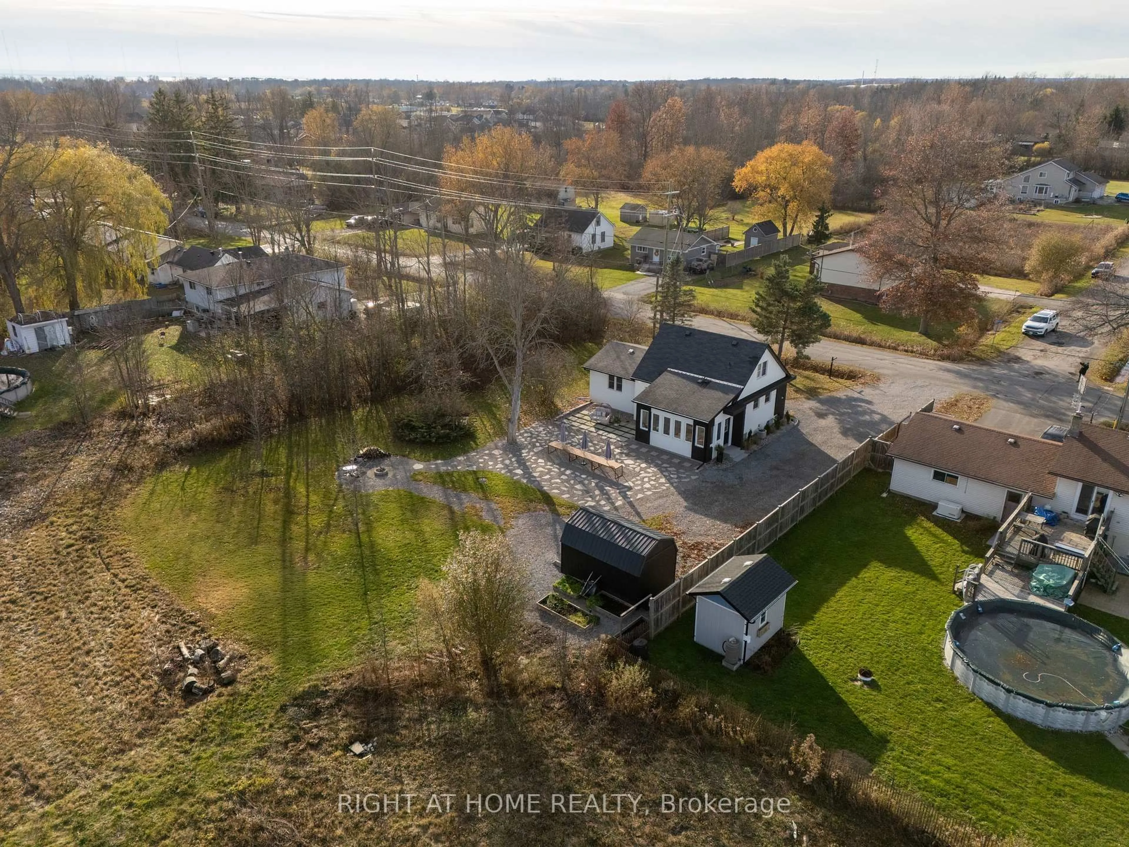 A pic from outside/outdoor area/front of a property/back of a property/a pic from drone, unknown for 1234 SPEARS Rd, Fort Erie Ontario L2A 4N3