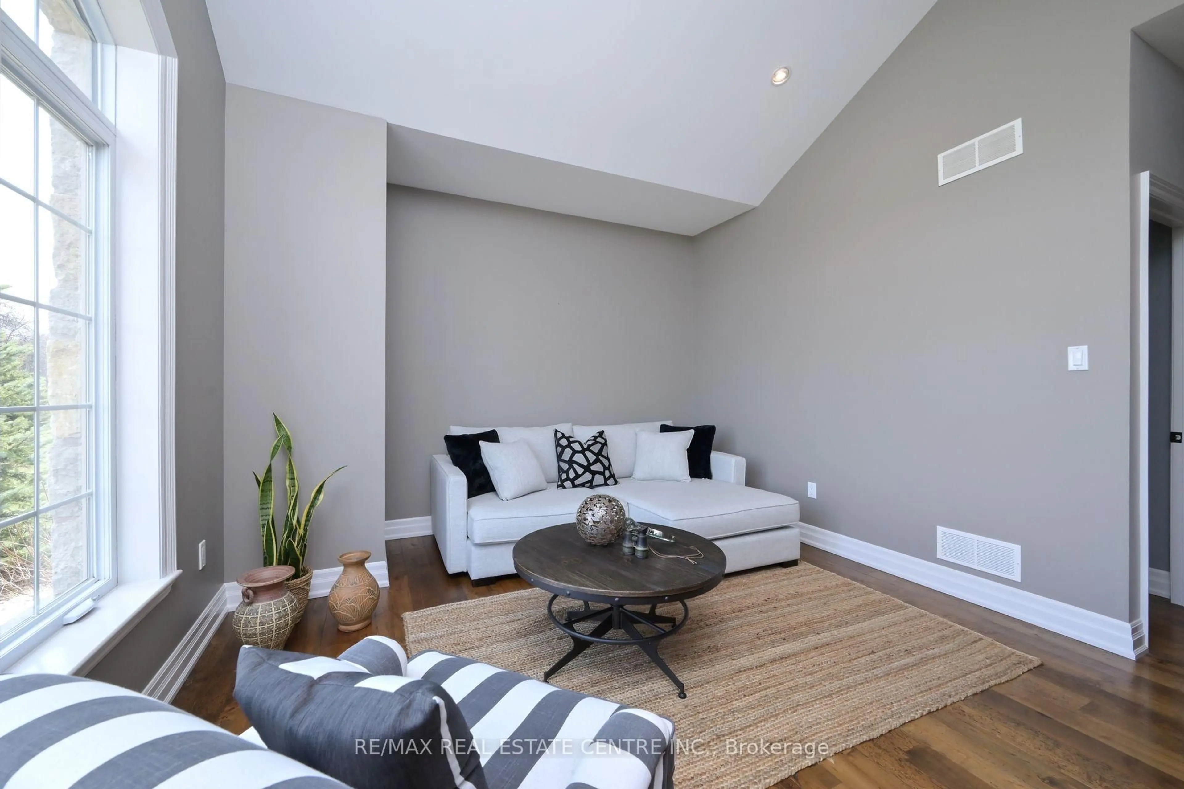 Living room with furniture, wood/laminate floor for 293138 8th Line, Amaranth Ontario L9W 0T6