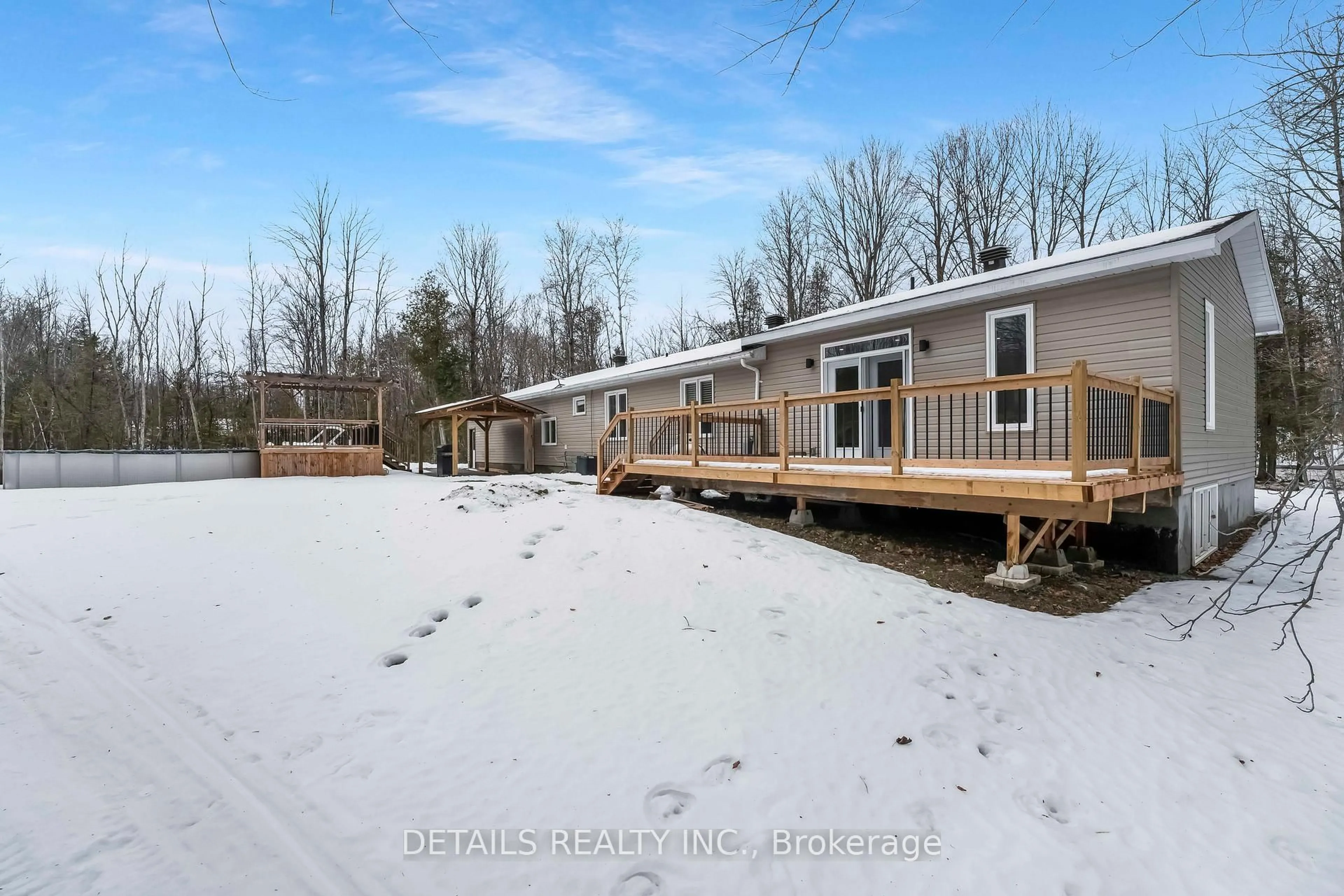 A pic from outside/outdoor area/front of a property/back of a property/a pic from drone, water/lake/river/ocean view for 387 Campbell Side Rd, White Lake Ontario K0A 3L0