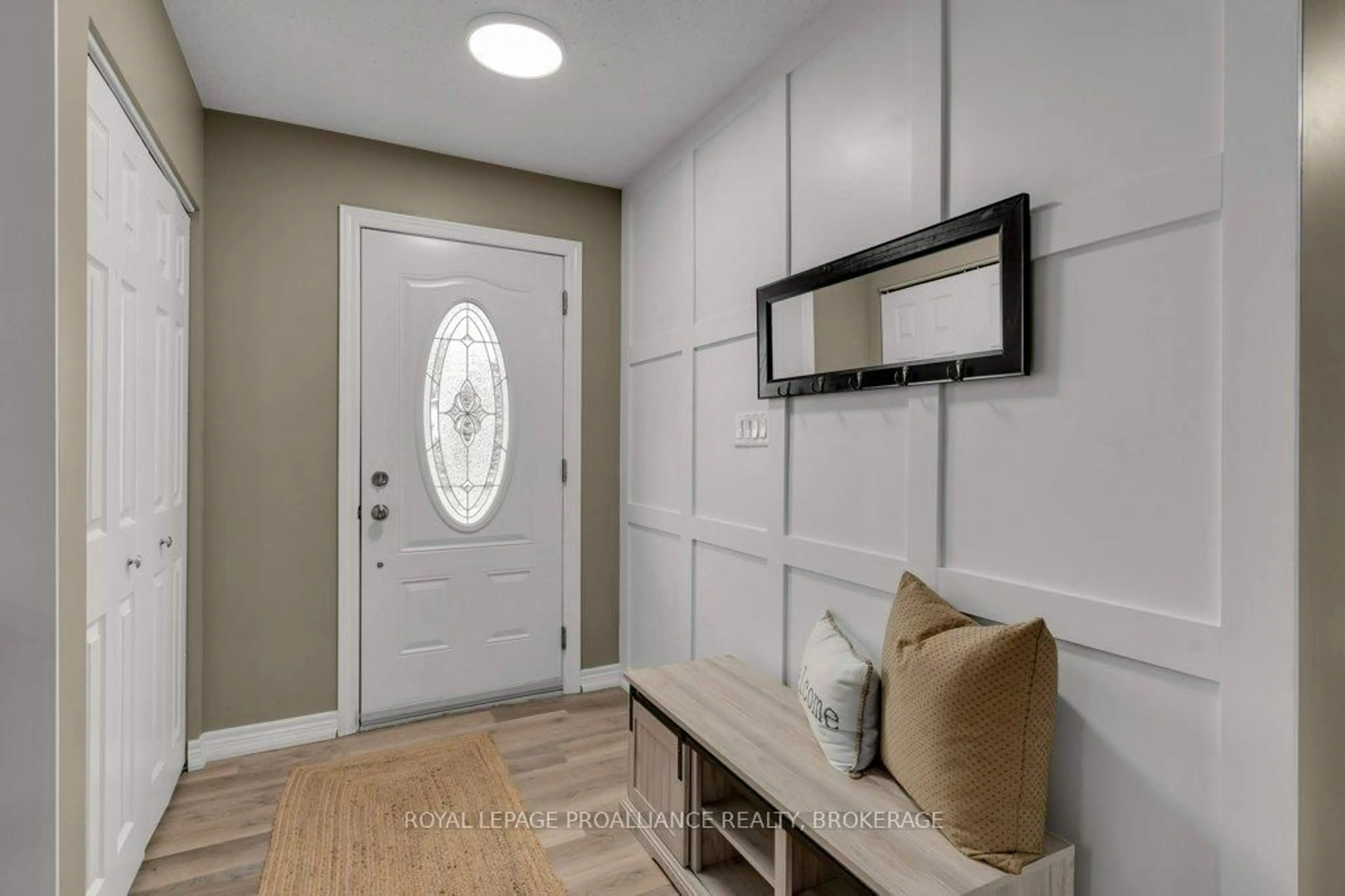 Indoor entryway for 50 Princeton Pl, Loyalist Ontario K7N 1E6