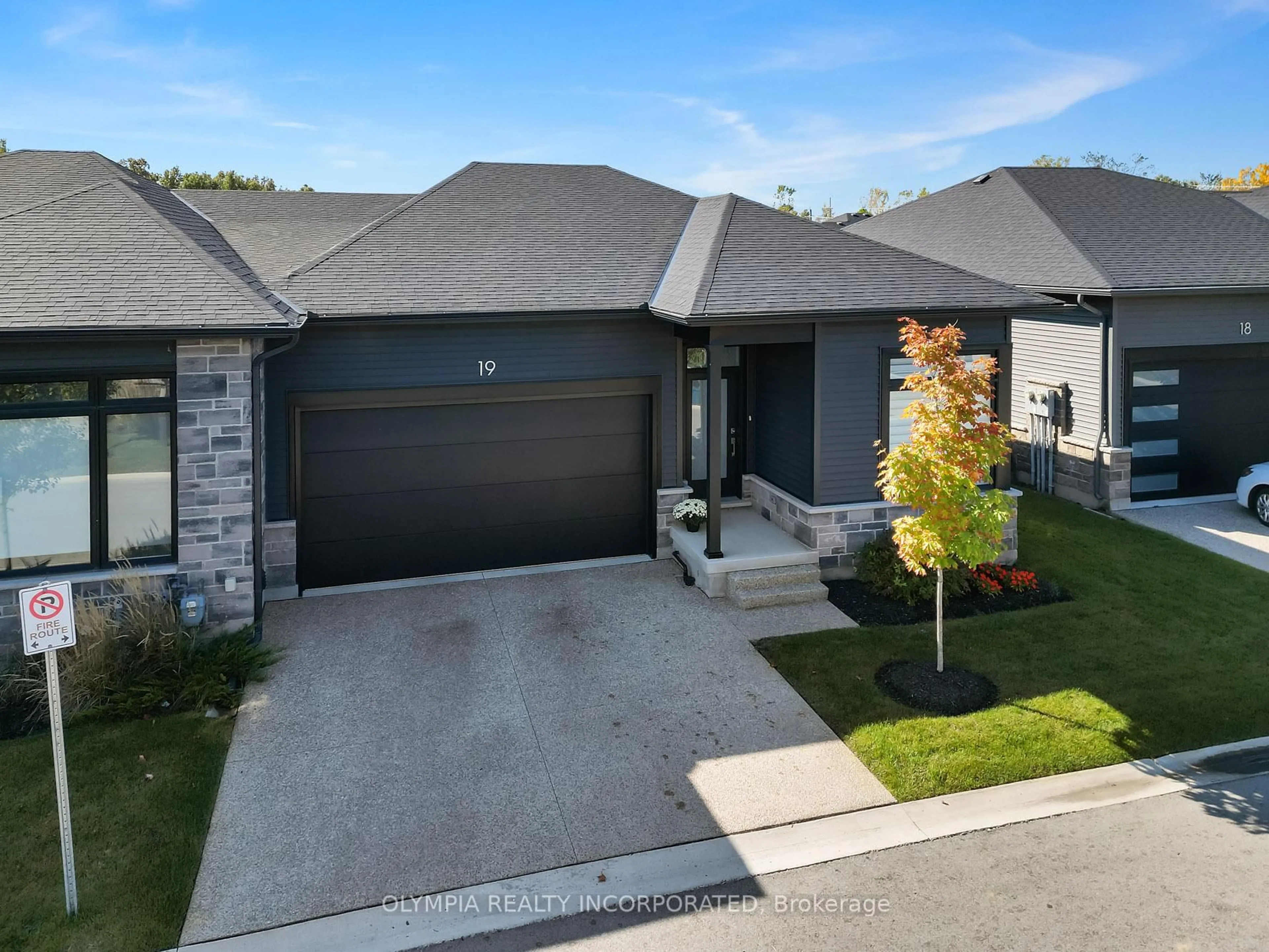 A pic from outside/outdoor area/front of a property/back of a property/a pic from drone, street for 8974 Willoughby Dr #19, Niagara Falls Ontario L2G 0Y7