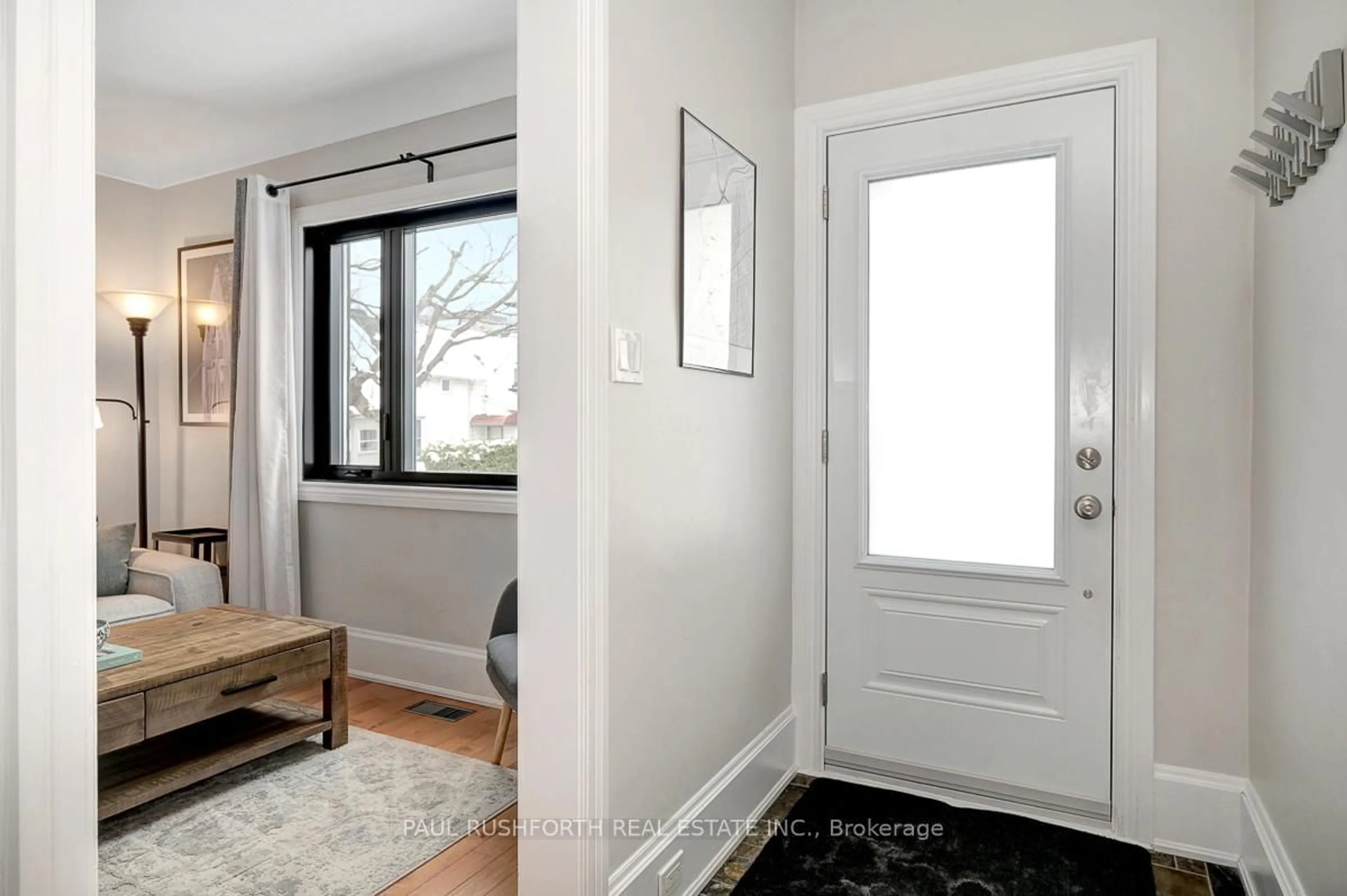 Indoor entryway for 375 Winston Ave, Ottawa Ontario K2A 1Y7