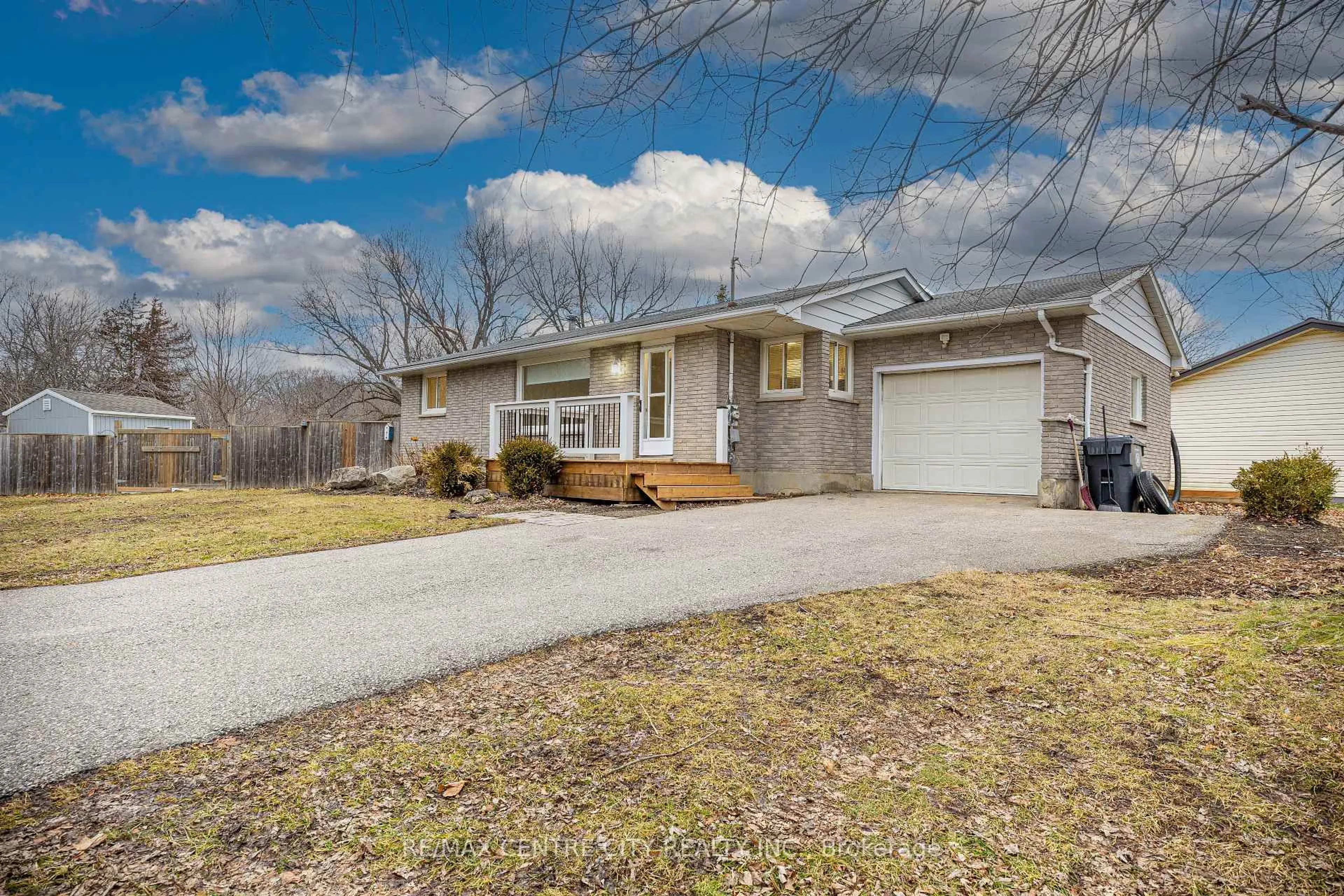 A pic from outside/outdoor area/front of a property/back of a property/a pic from drone, street for 42606 Johnathon St, Central Elgin Ontario N0L 2L0