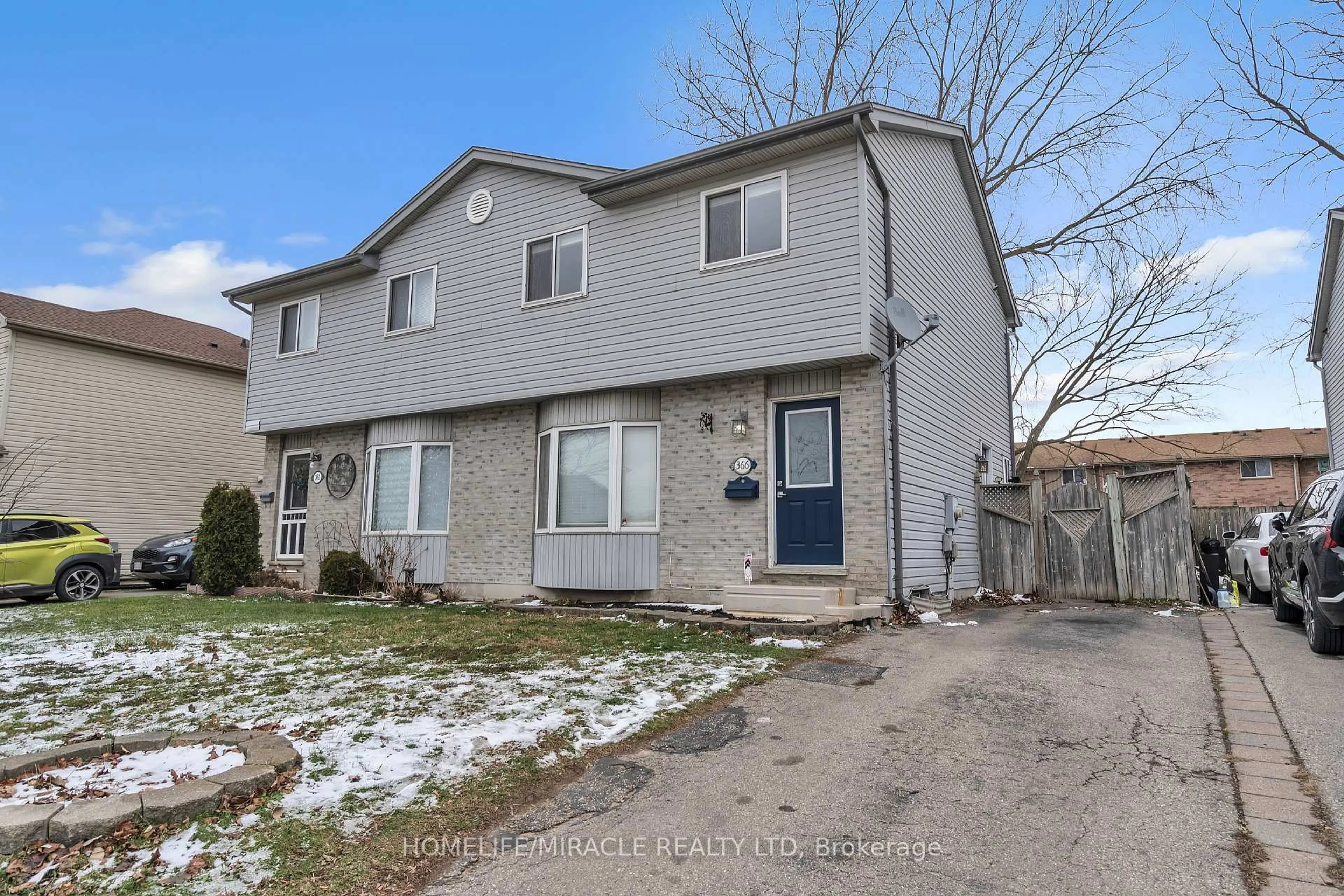 A pic from outside/outdoor area/front of a property/back of a property/a pic from drone, street for 366 Marconi Blvd, London East Ontario N5V 5G2