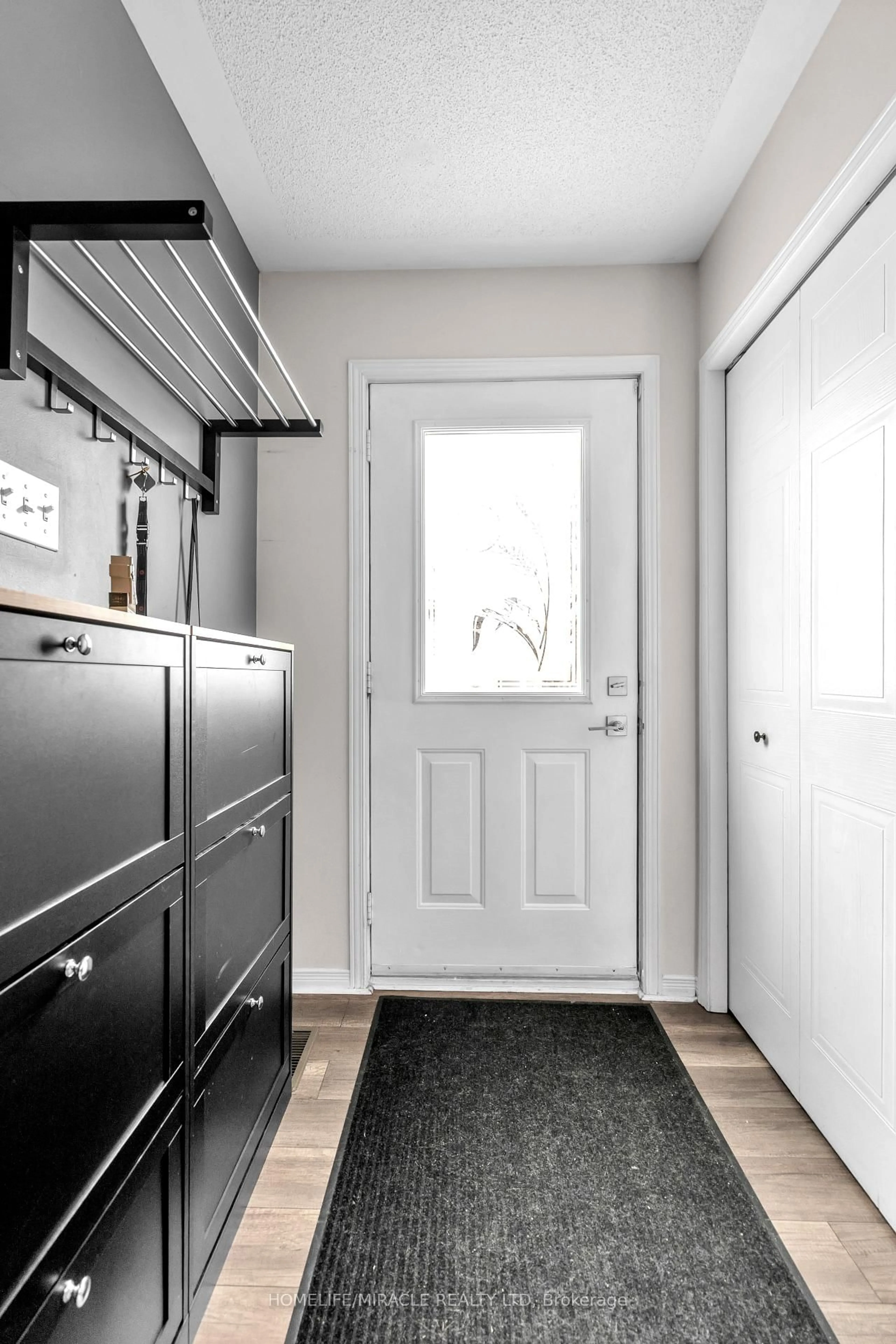 Indoor entryway for 366 Marconi Blvd, London East Ontario N5V 5G2