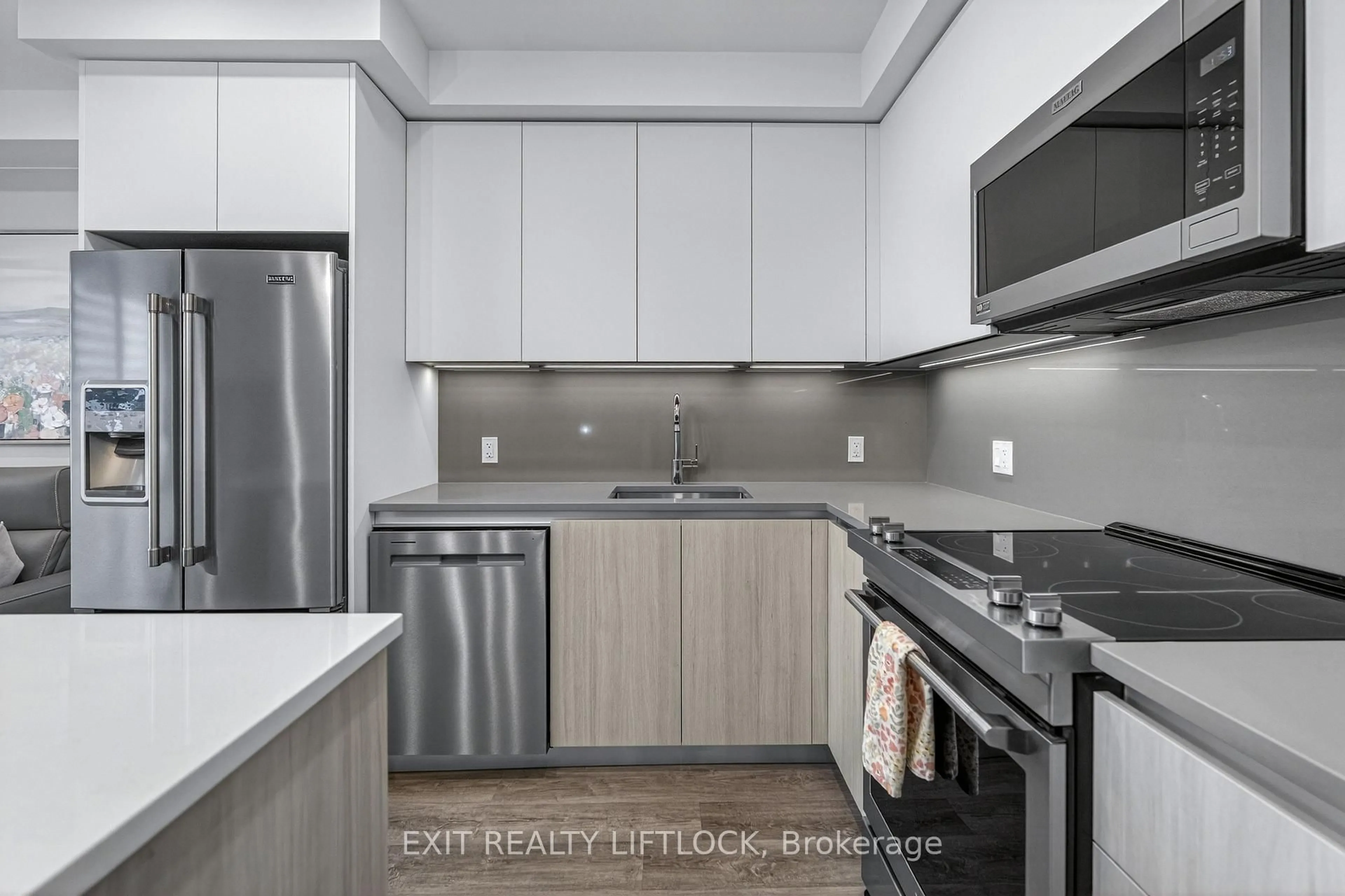 Standard kitchen, unknown for 195 Hunter #805, Peterborough Ontario K9H 0K6