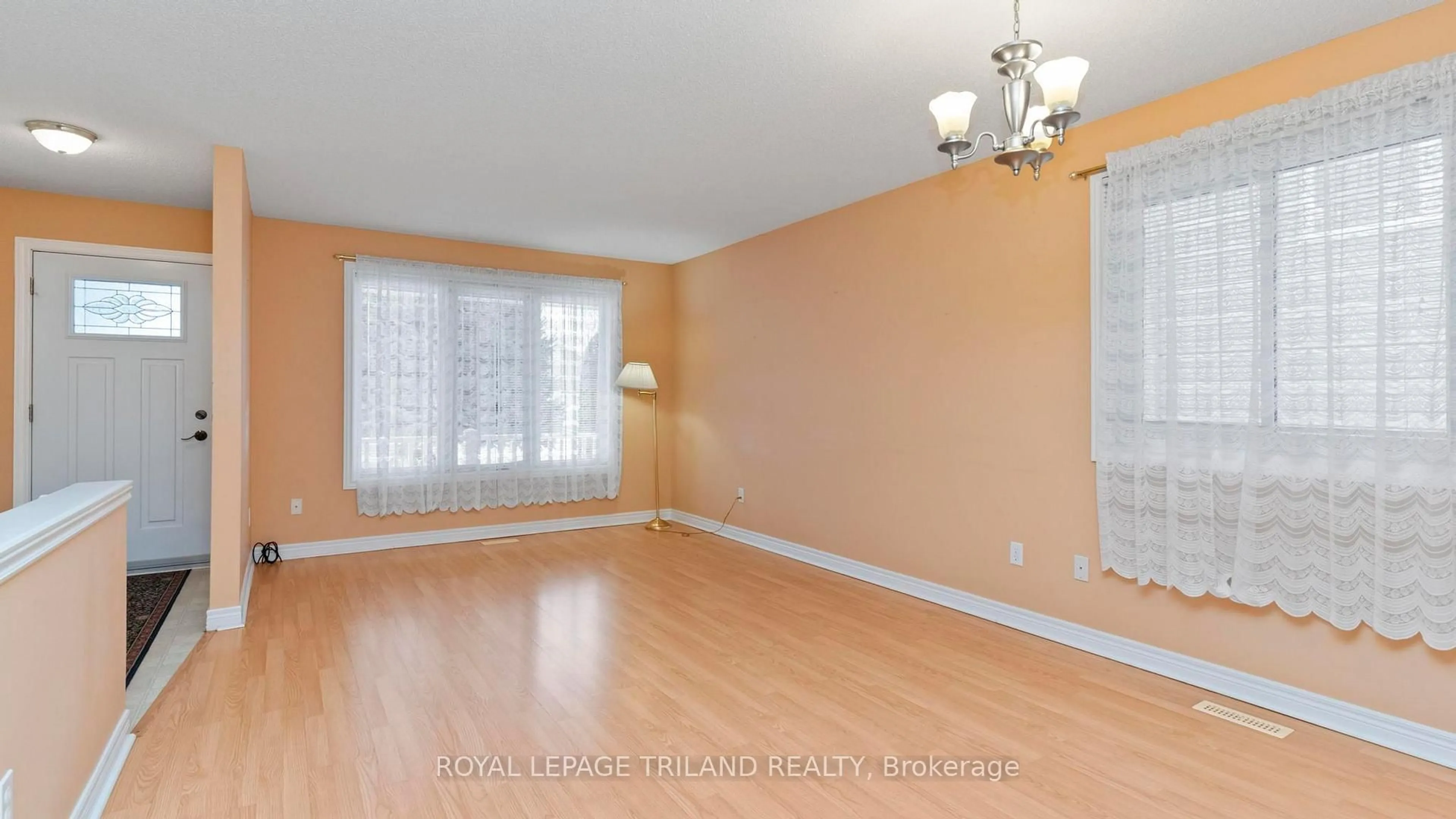 A pic of a room for 1553 Devos Dr, London North Ontario N5X 4K9