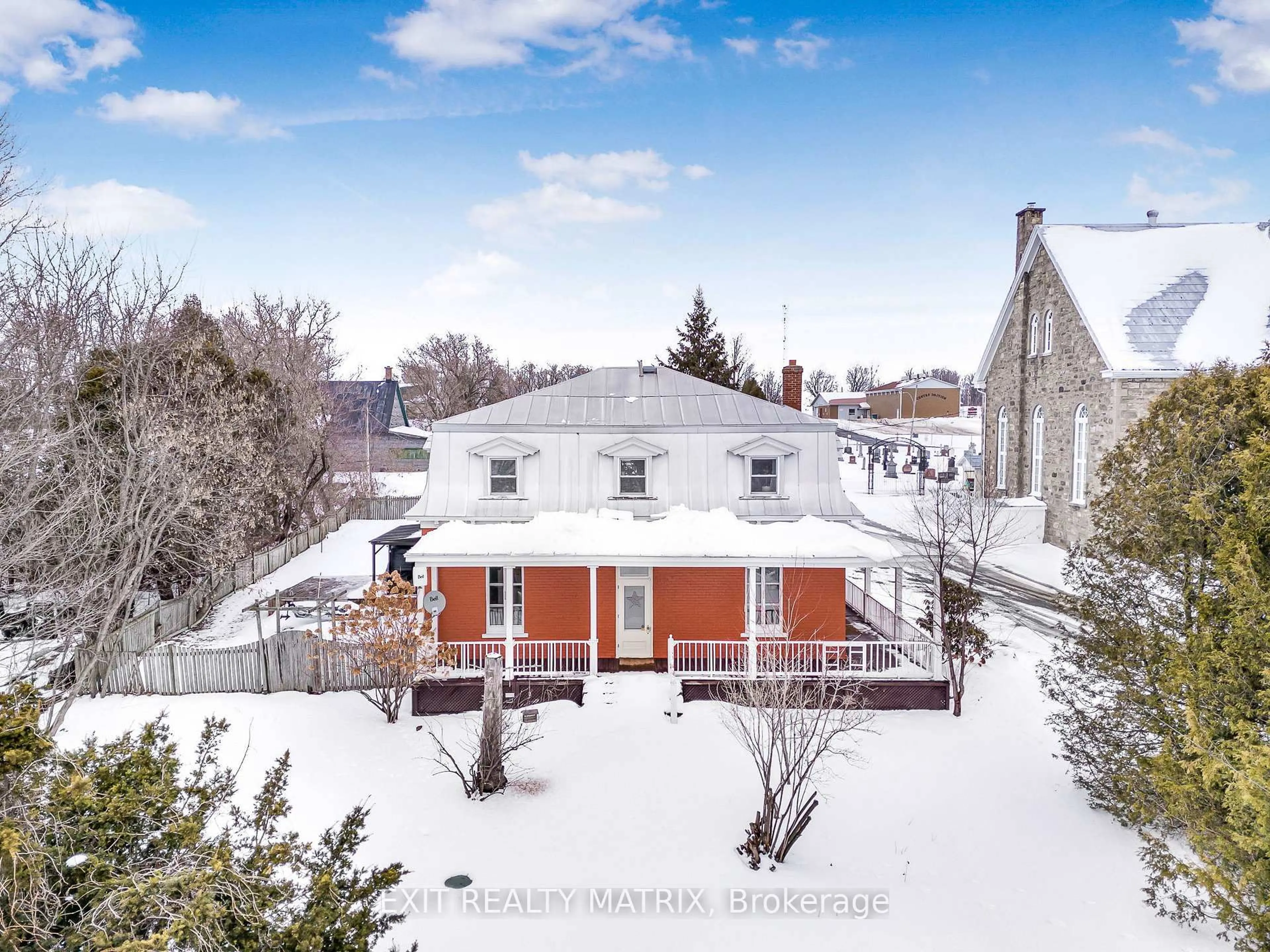 A pic from outside/outdoor area/front of a property/back of a property/a pic from drone, street for 729 County Rd 18 Rd, Hawkesbury Ontario K0B 1M0