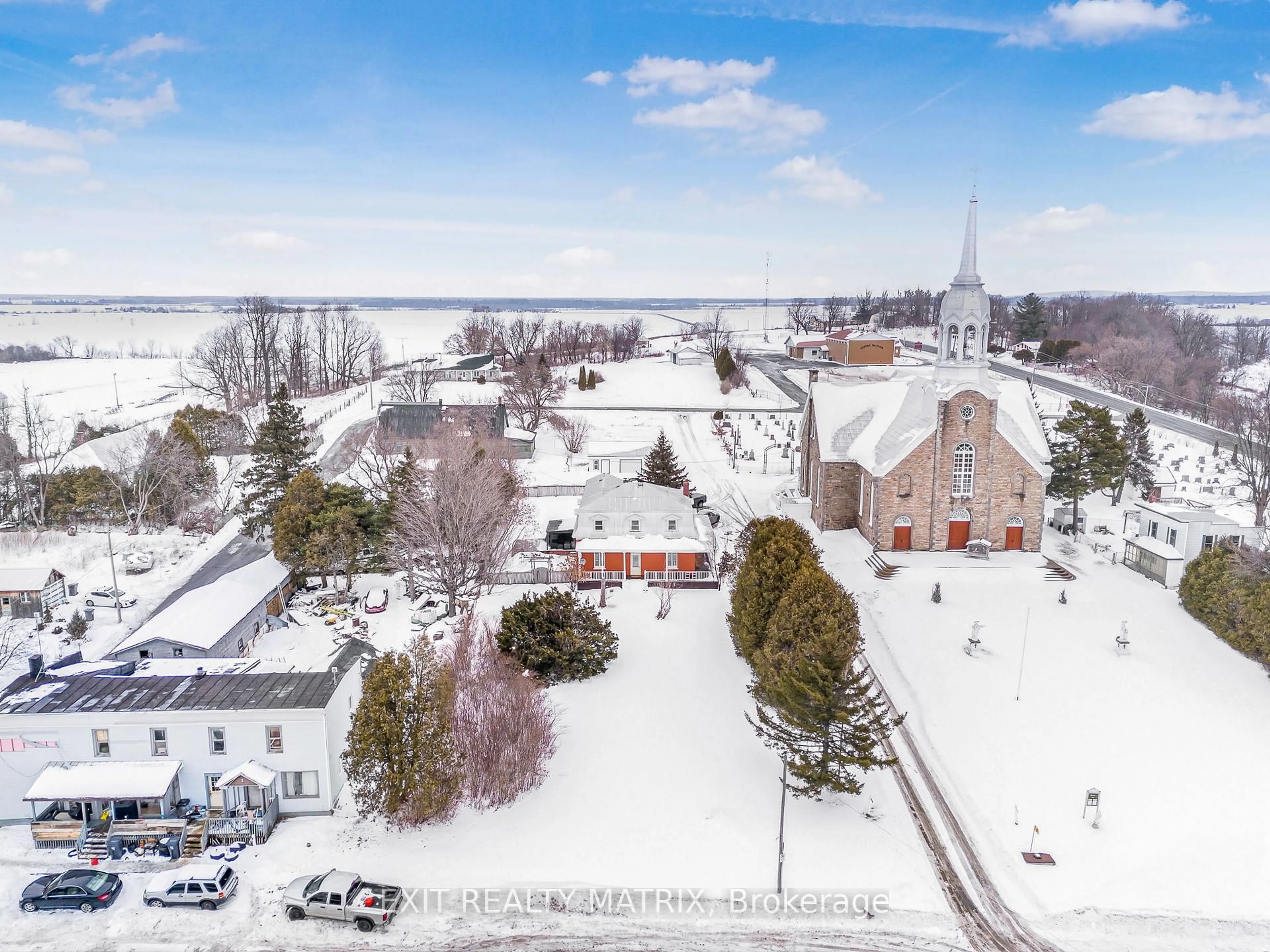 A pic from outside/outdoor area/front of a property/back of a property/a pic from drone, unknown for 729 County Rd 18 Rd, Hawkesbury Ontario K0B 1M0