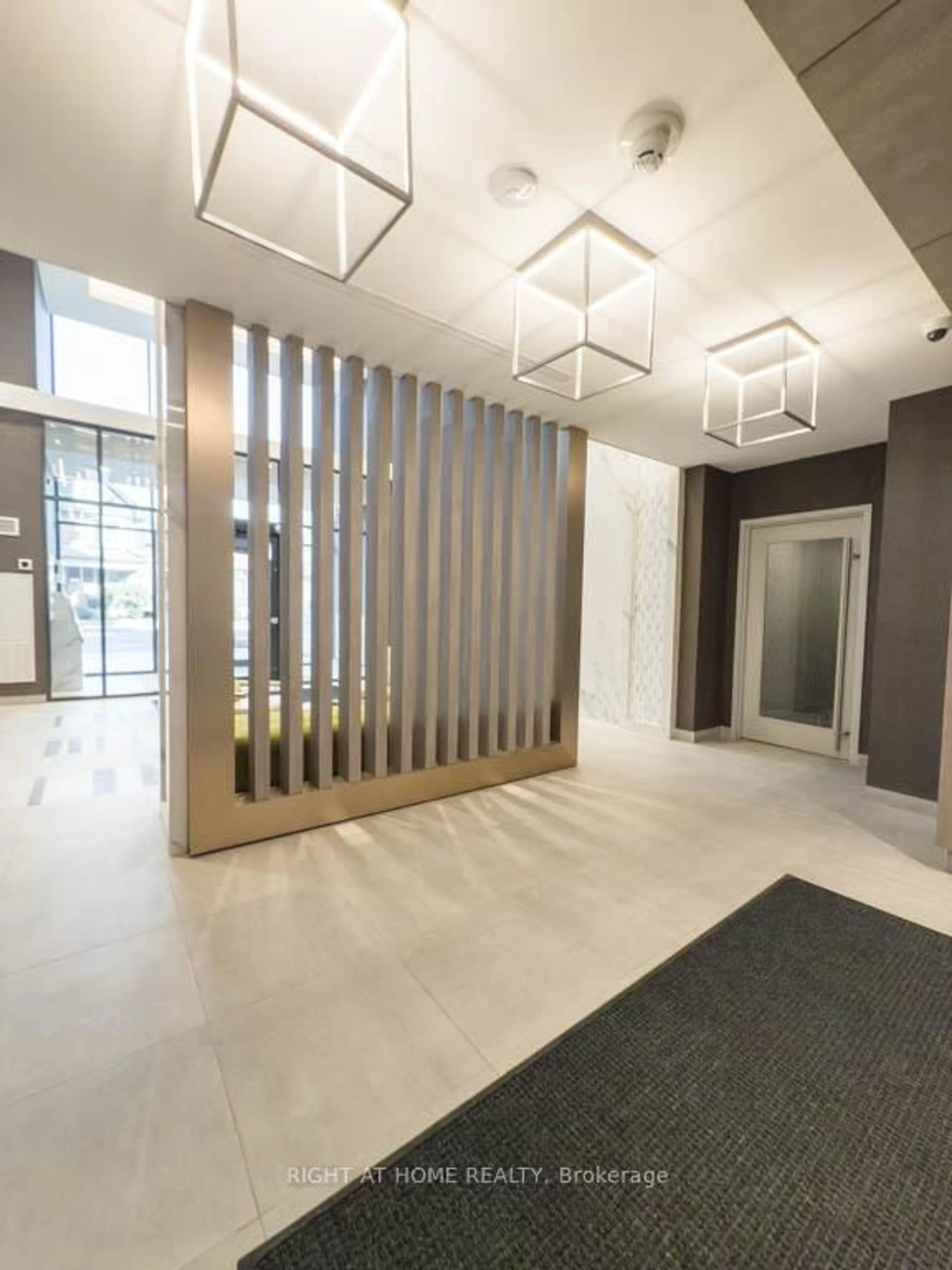 Indoor foyer for 415 MAIN STREET W St #620, Hamilton Ontario L8P 0C9