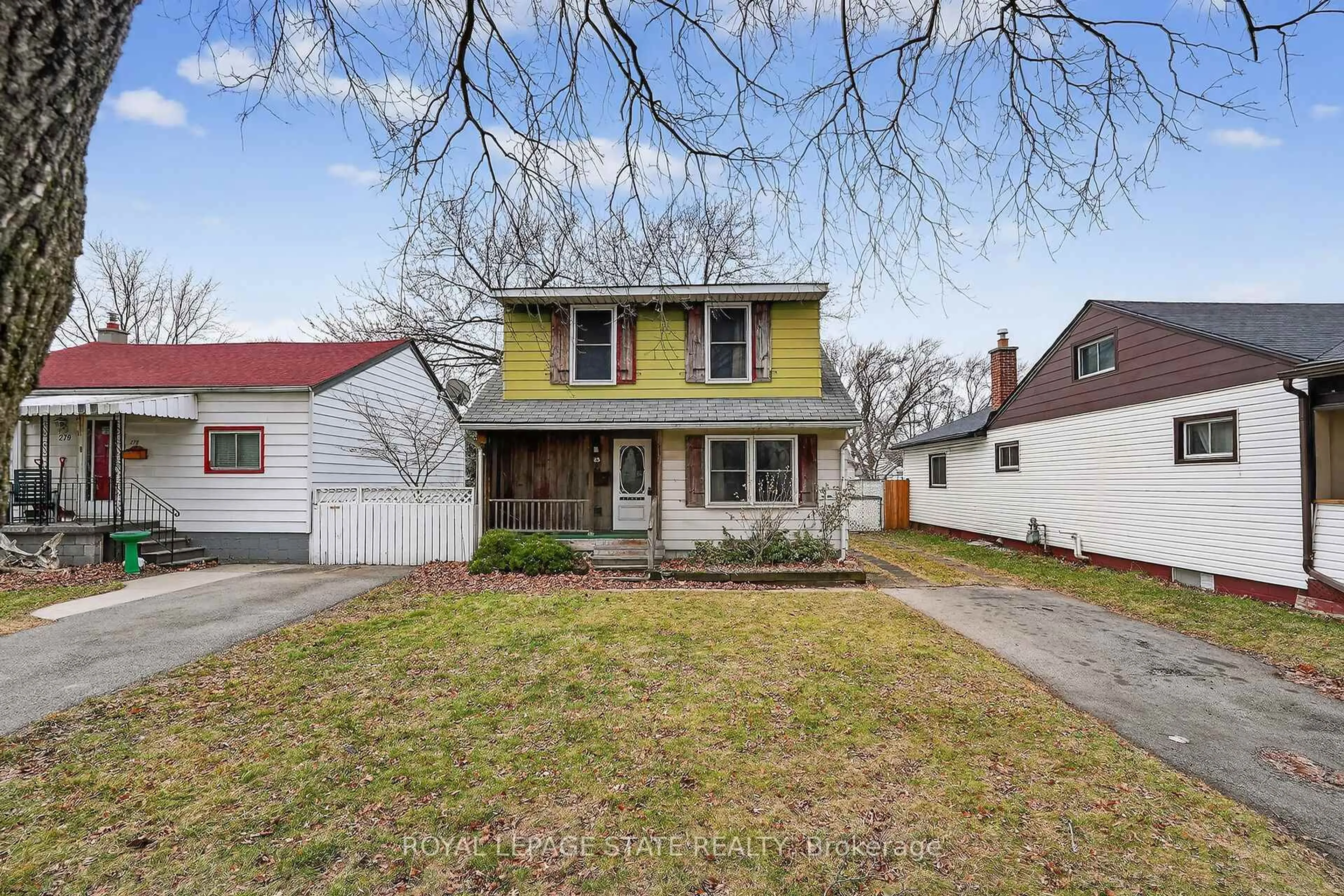 A pic from outside/outdoor area/front of a property/back of a property/a pic from drone, street for 283 Ivon Ave, Hamilton Ontario L8H 5T3