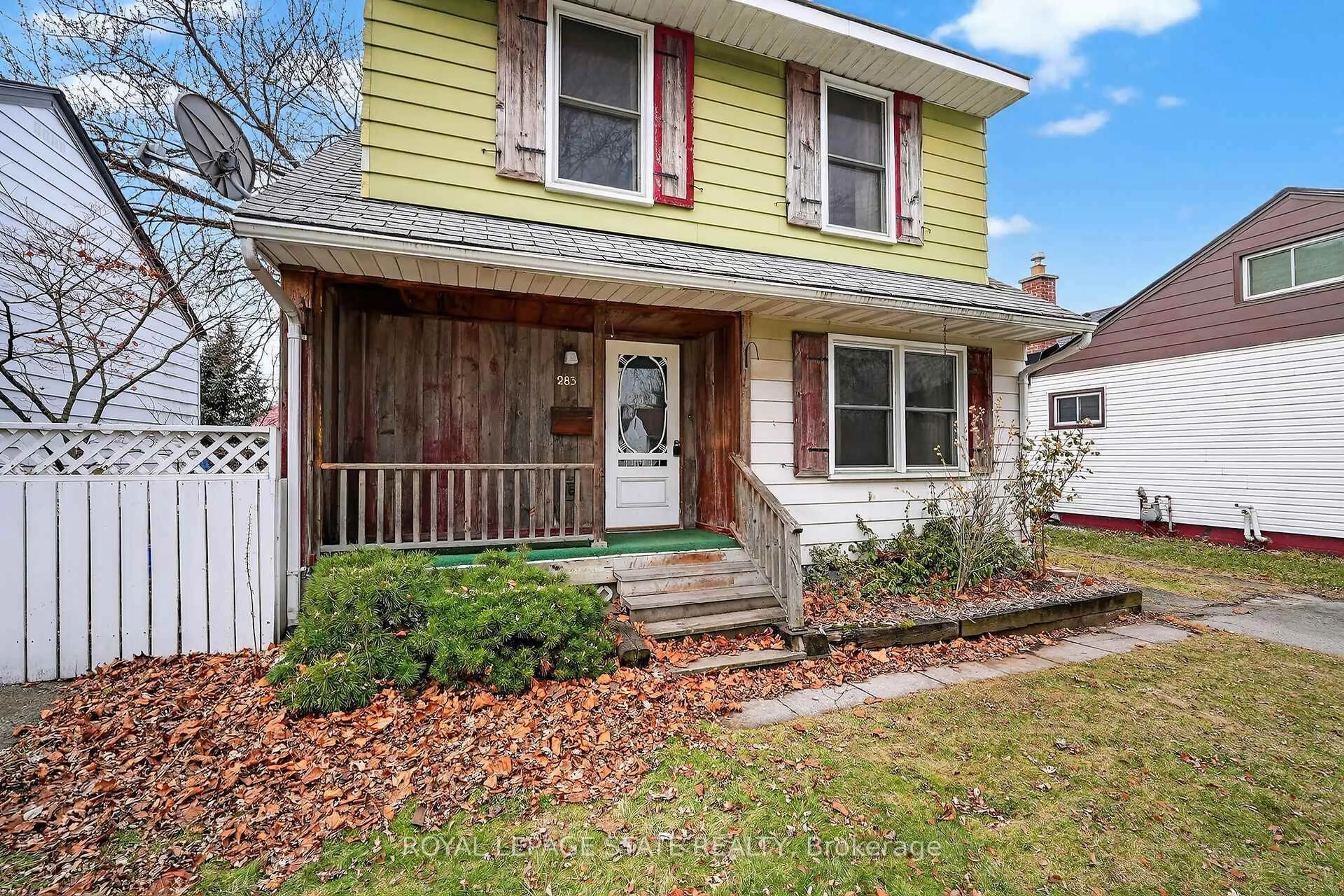 Home with vinyl exterior material, street for 283 Ivon Ave, Hamilton Ontario L8H 5T3