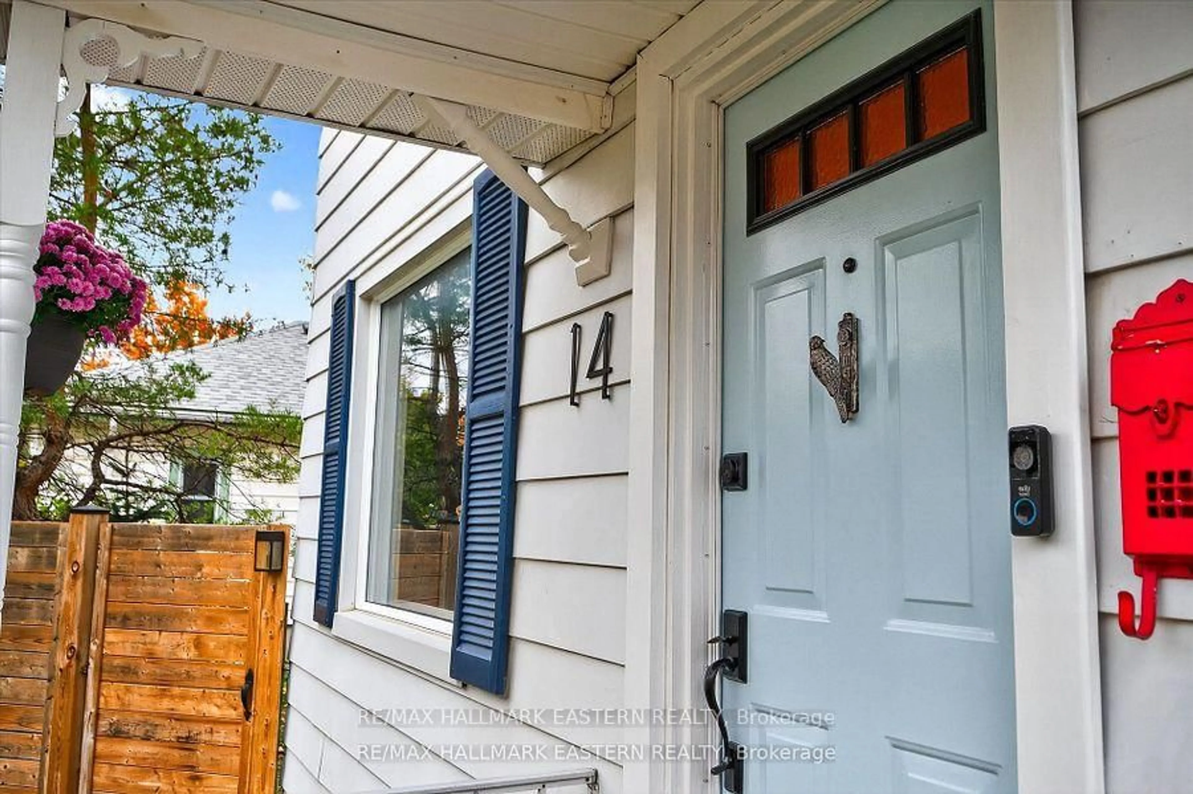 Indoor entryway for 14 Alexander Ave, Peterborough Ontario K9J 6B4