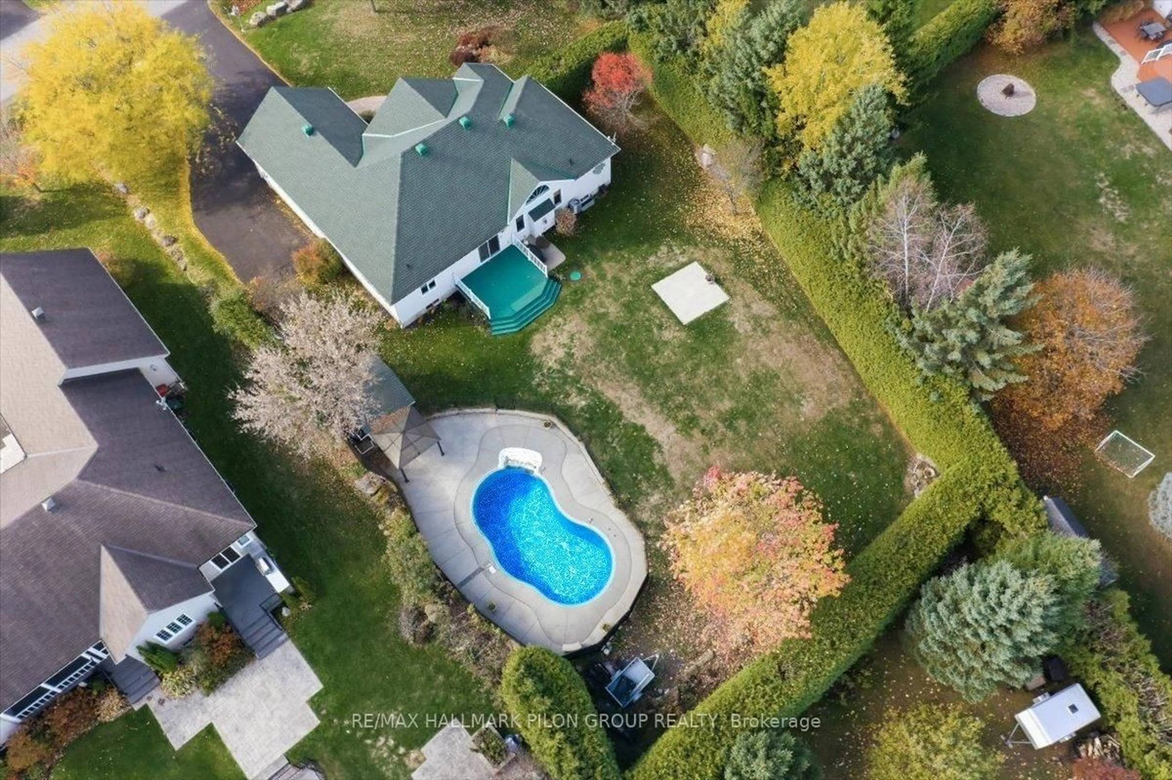 A pic from outside/outdoor area/front of a property/back of a property/a pic from drone, water/lake/river/ocean view for 1147 Fieldown St, Ottawa Ontario K4C 1R7