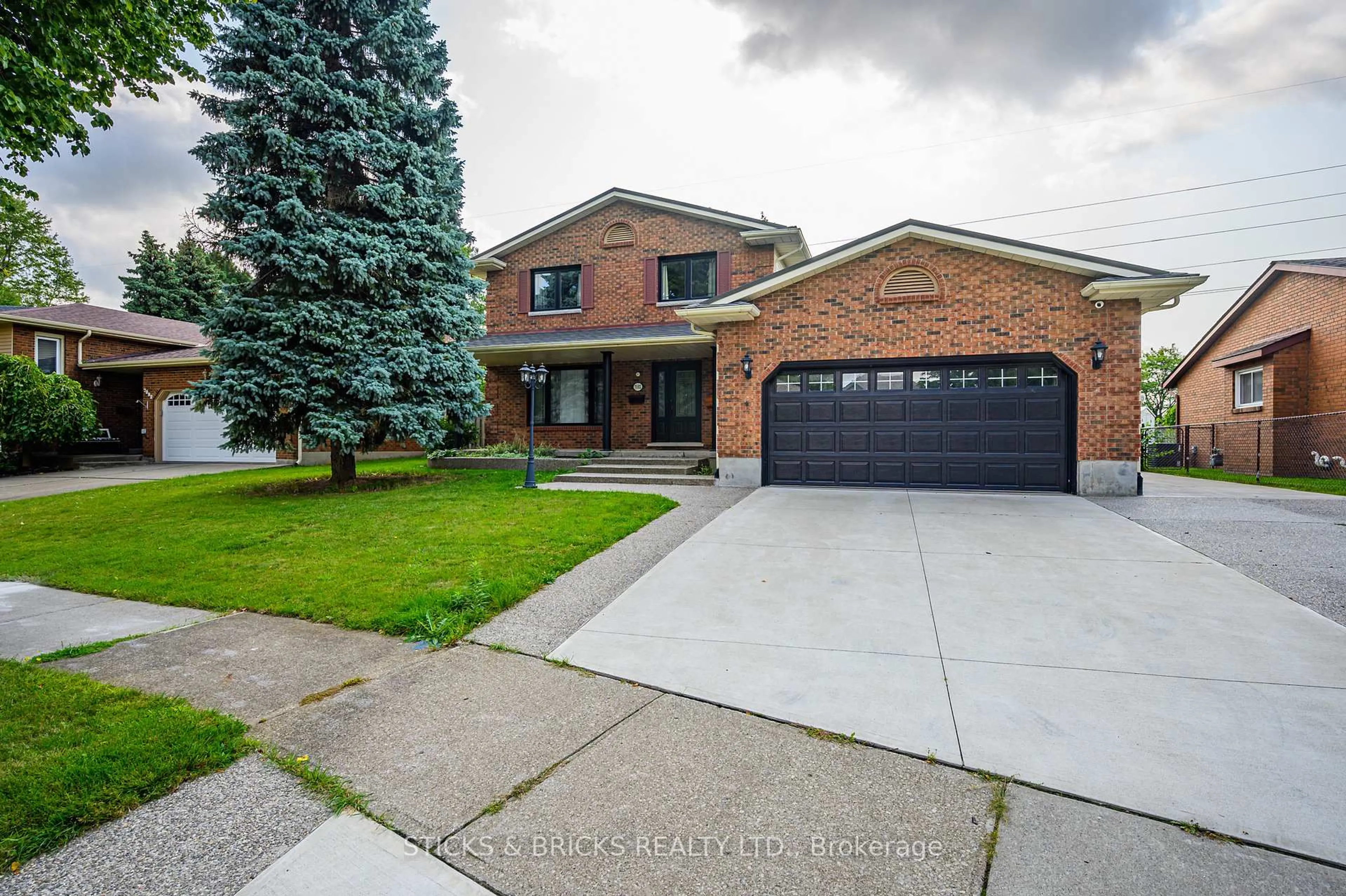 Home with brick exterior material, street for 7102 Burbank Cres, Niagara Falls Ontario L2J 4E7