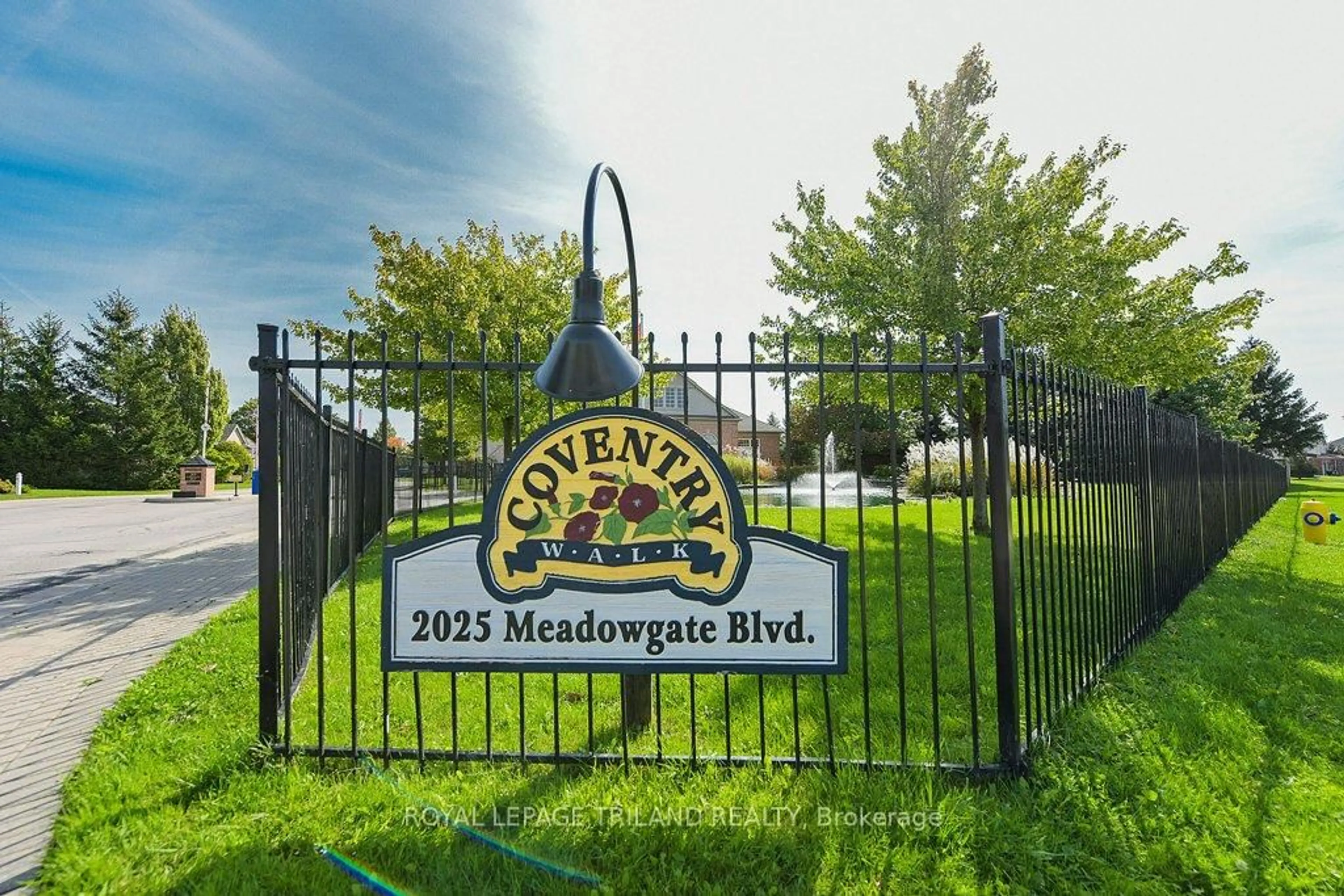 A pic from outside/outdoor area/front of a property/back of a property/a pic from drone, mountain view for 2025 Meadowgate Blvd #112, London South Ontario N6M 1K9