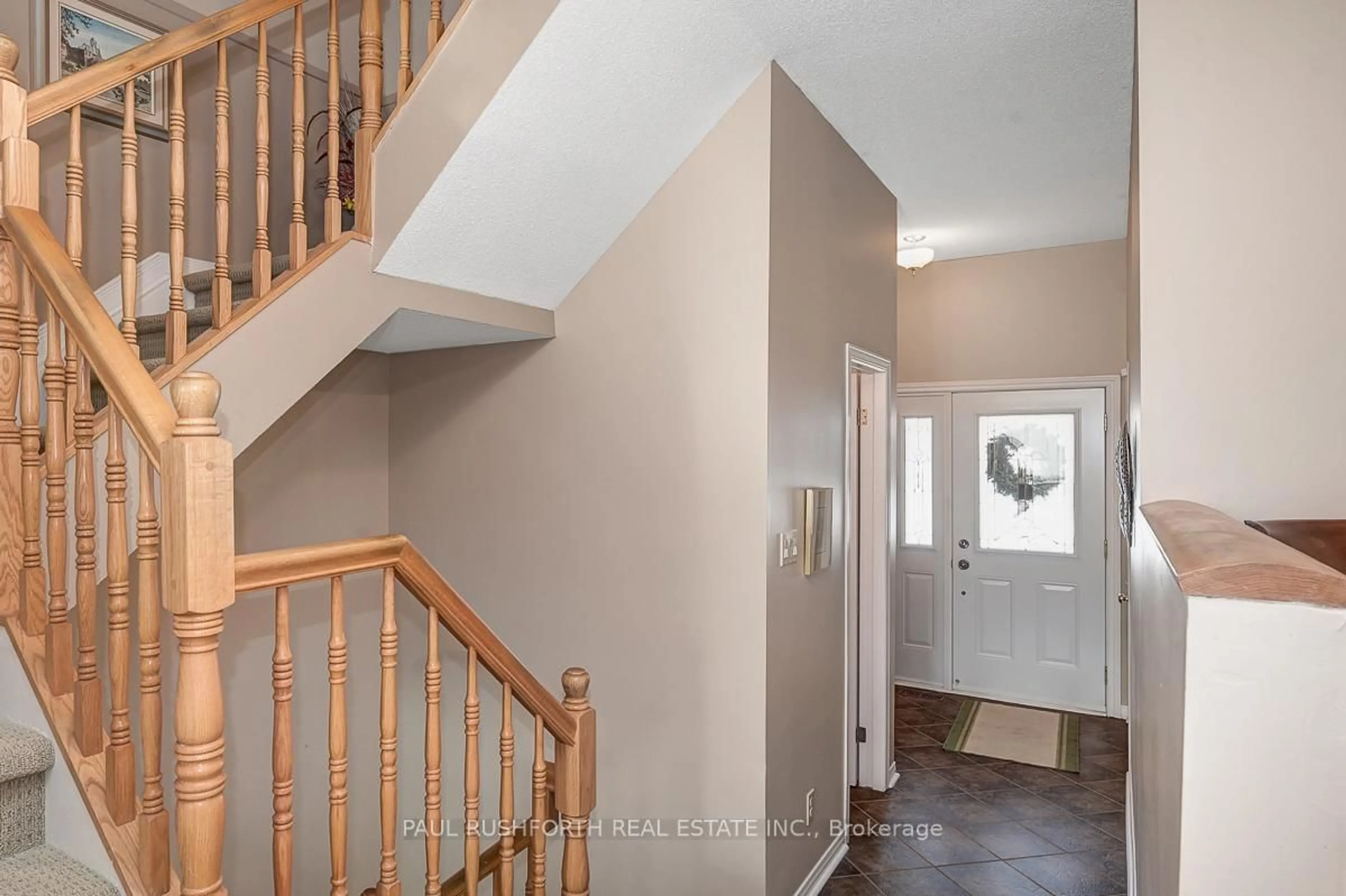 Indoor entryway for 23 Willwood Cres, Ottawa Ontario K2J 4B2