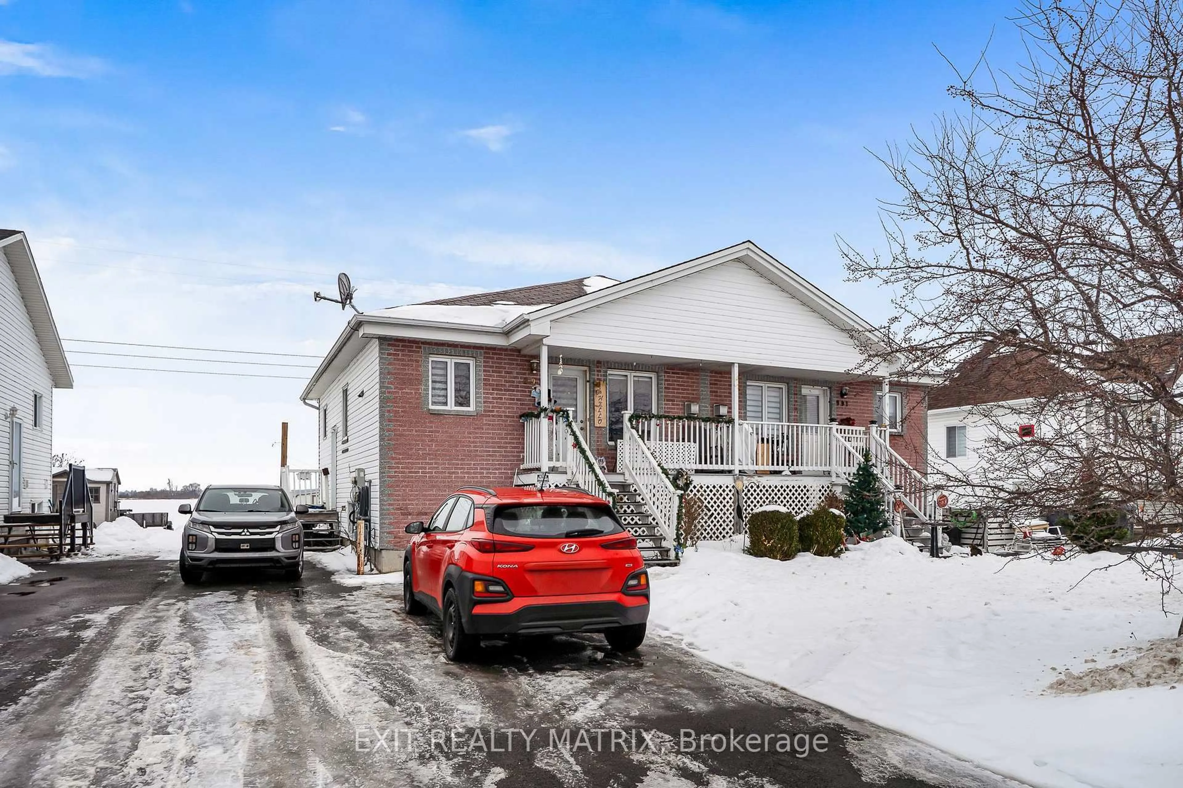 A pic from outside/outdoor area/front of a property/back of a property/a pic from drone, street for 993 Jacynthe St, Hawkesbury Ontario K6A 3W4