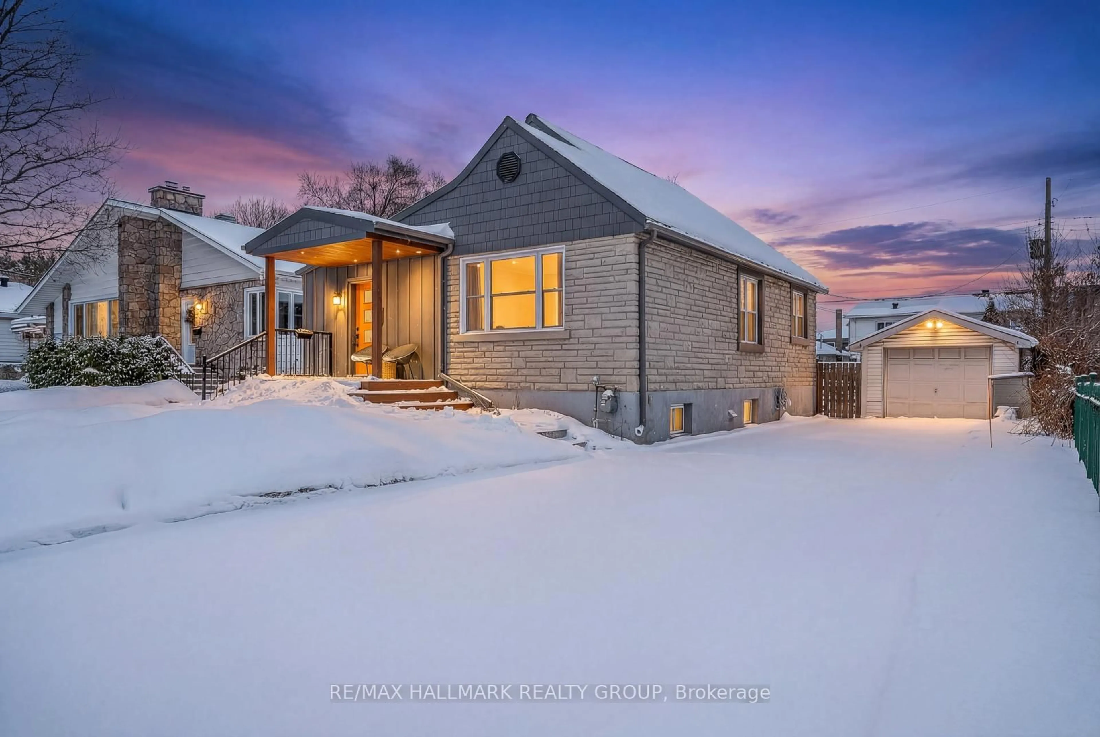 A pic from outside/outdoor area/front of a property/back of a property/a pic from drone, street for 170 Donald St, Ottawa Ontario K1K 1M9