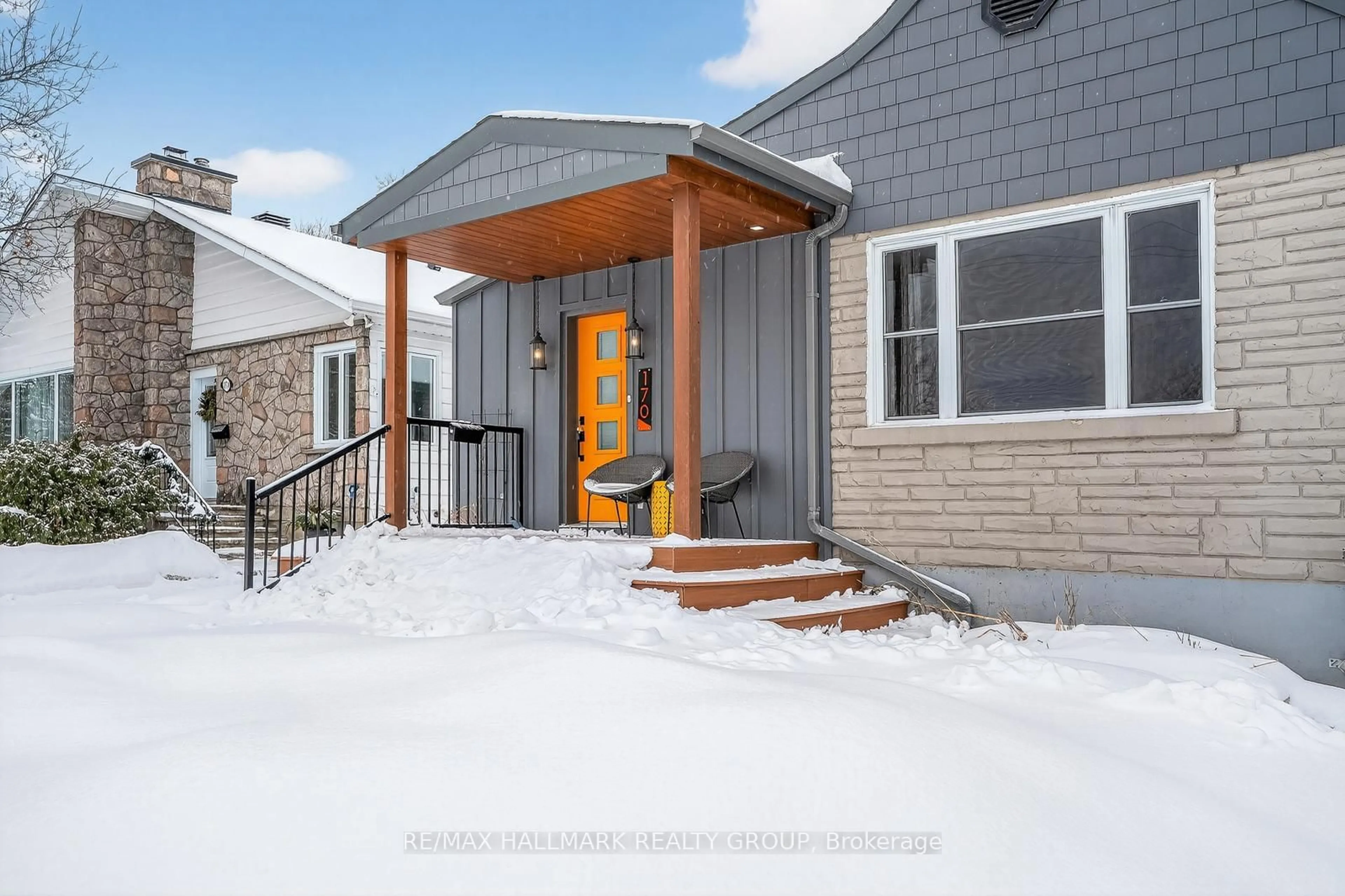 Indoor entryway for 170 Donald St, Ottawa Ontario K1K 1M9