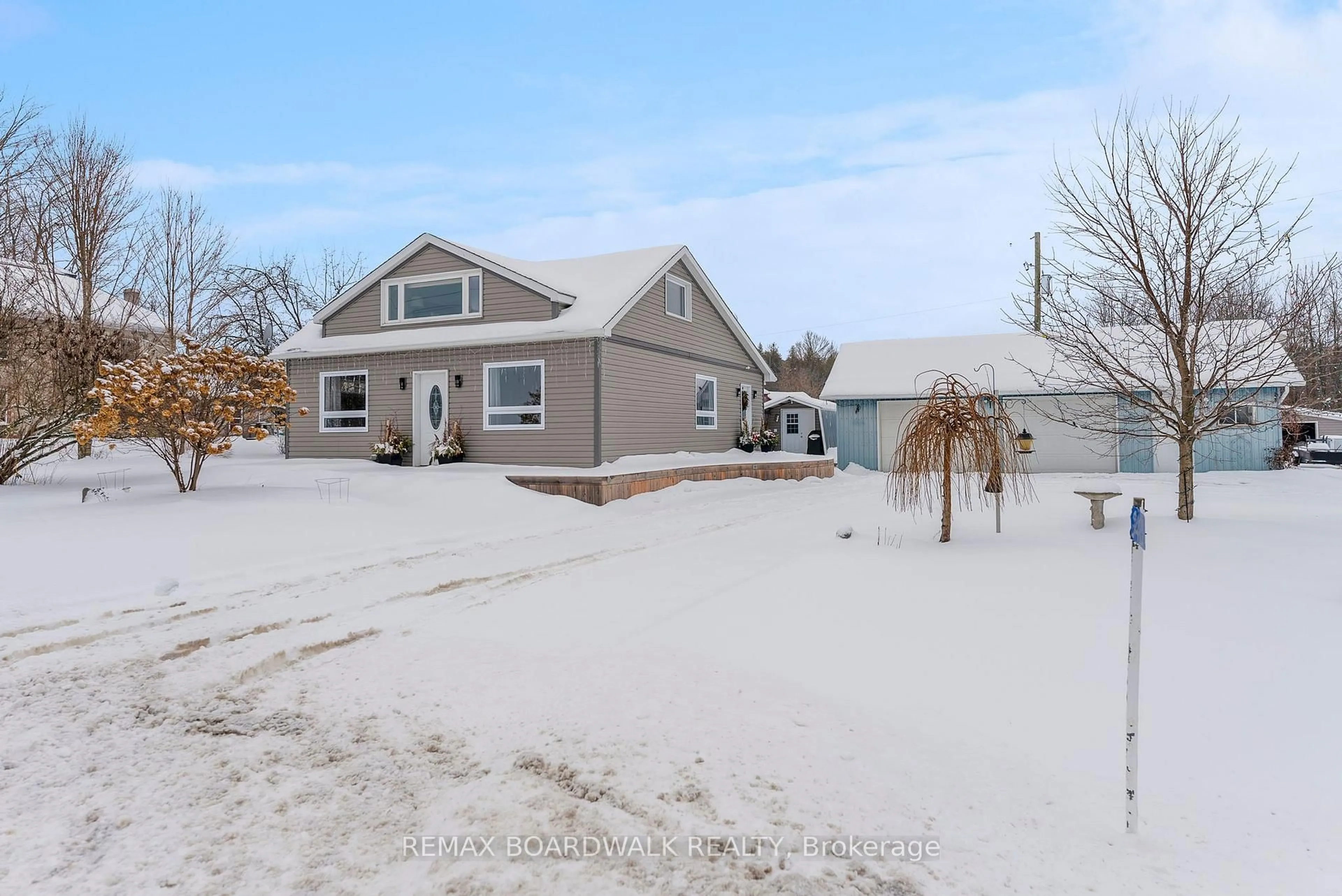 A pic from outside/outdoor area/front of a property/back of a property/a pic from drone, street for 3410 County 21 Rd, Edwardsburgh/Cardinal Ontario K0E 1X0