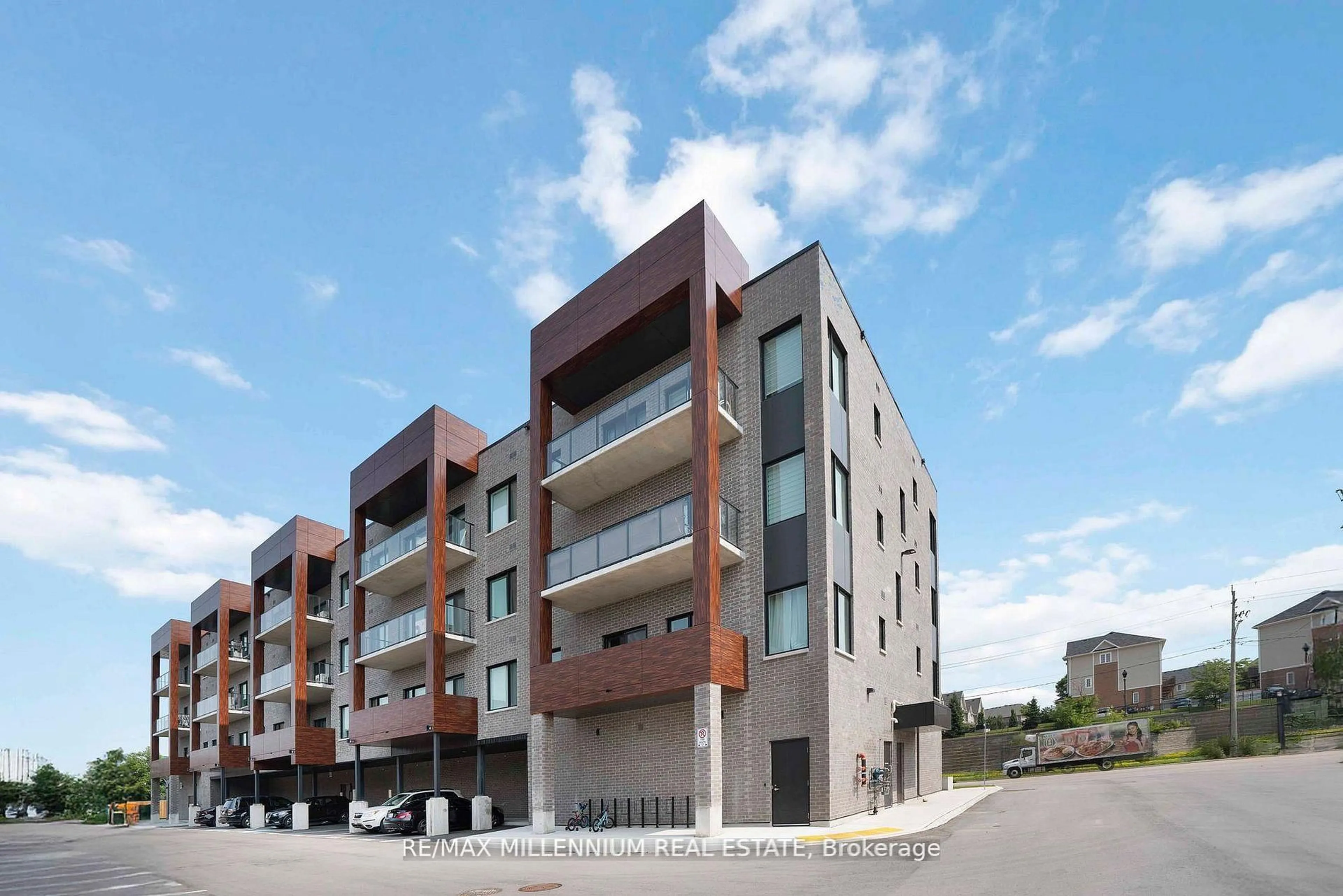 Patio, building for 408 Dundas St #306, Cambridge Ontario N1R 0E8