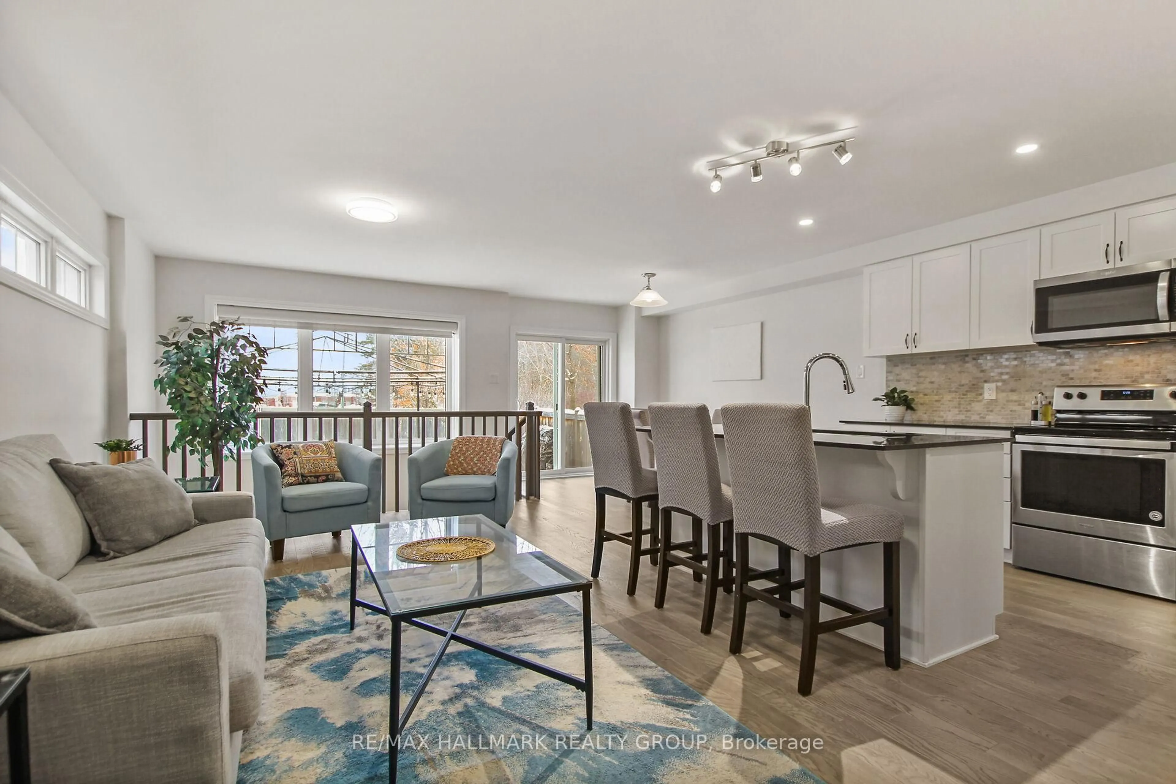 Open concept kitchen, ceramic/tile floor for 501 Parade Dr, Stittsville Ontario K2S 0X7