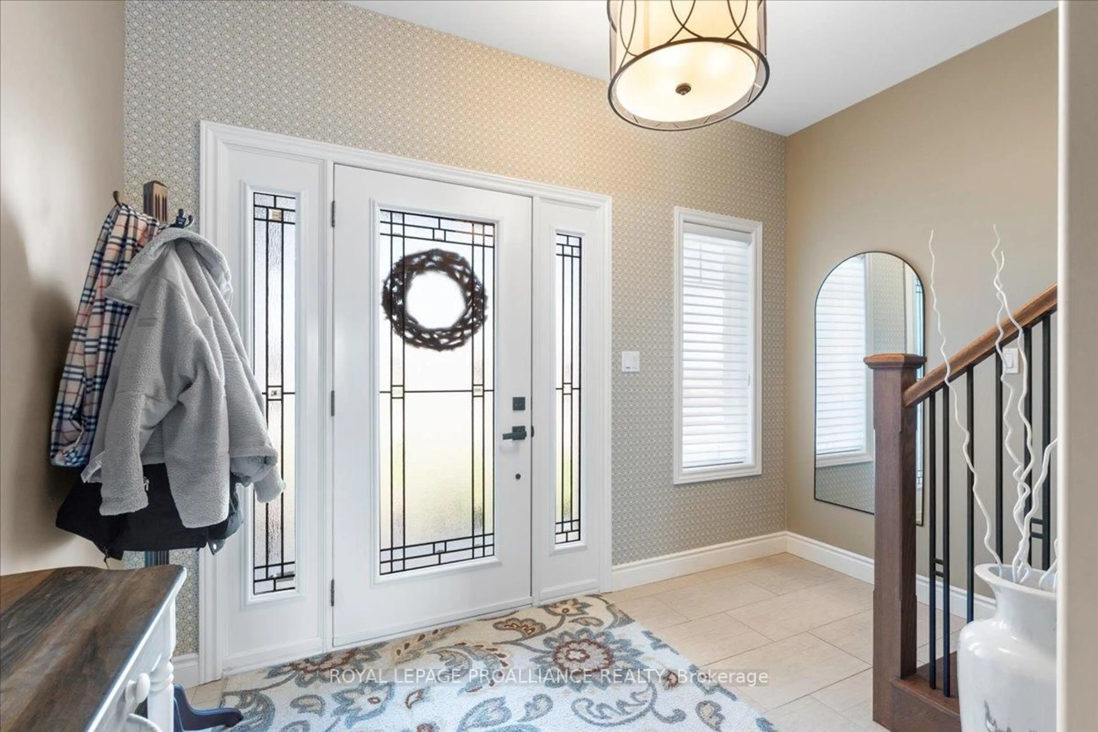 Indoor entryway for 4 Trinity Crt, Belleville Ontario K8N 0E7