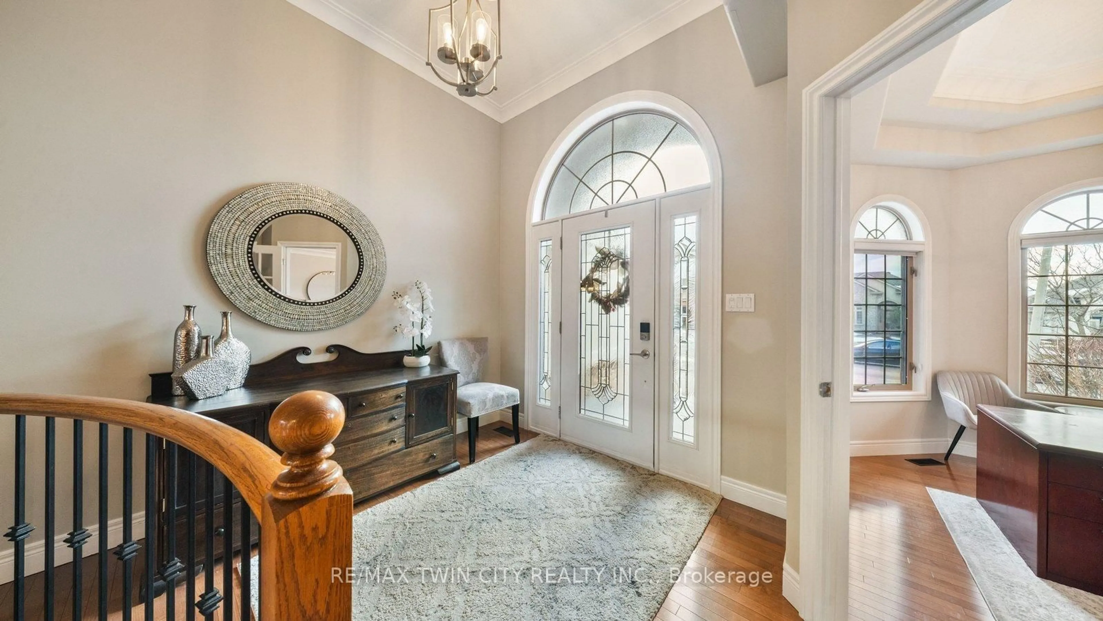 Indoor entryway for 35 Long Lane, Brant Ontario N3L 4E9