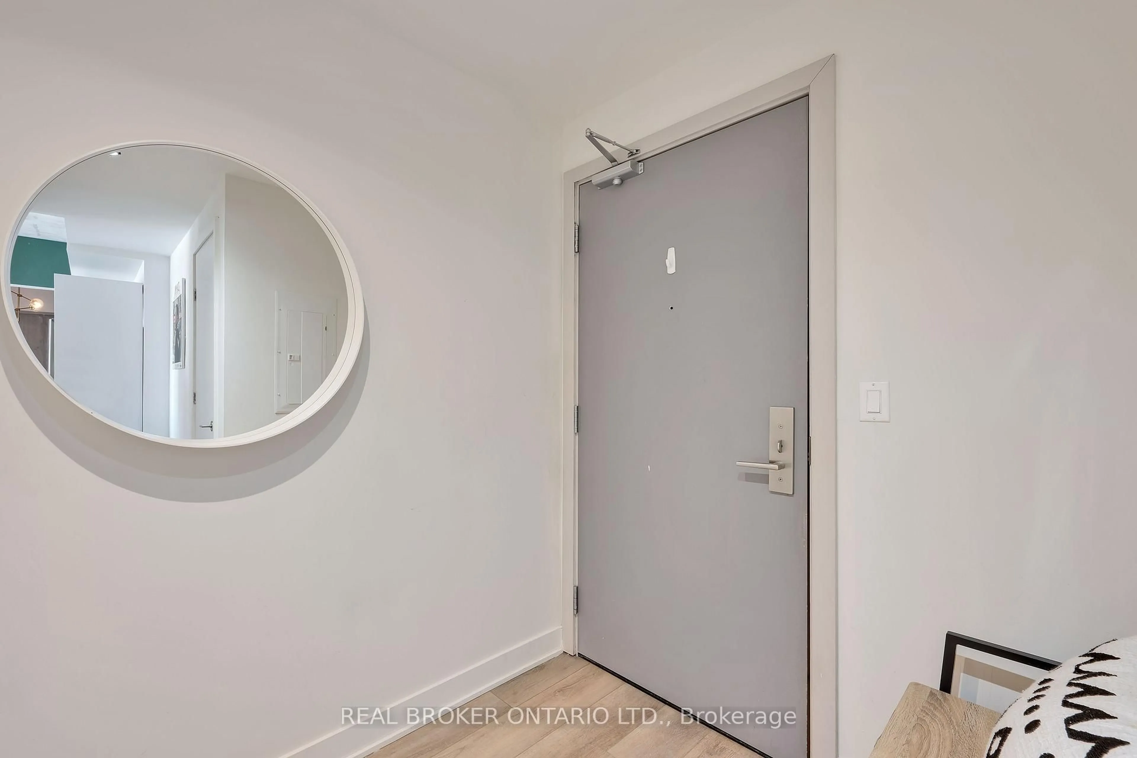 Indoor entryway for 203 Catherine St #703, Ottawa Ontario K2P 1J5