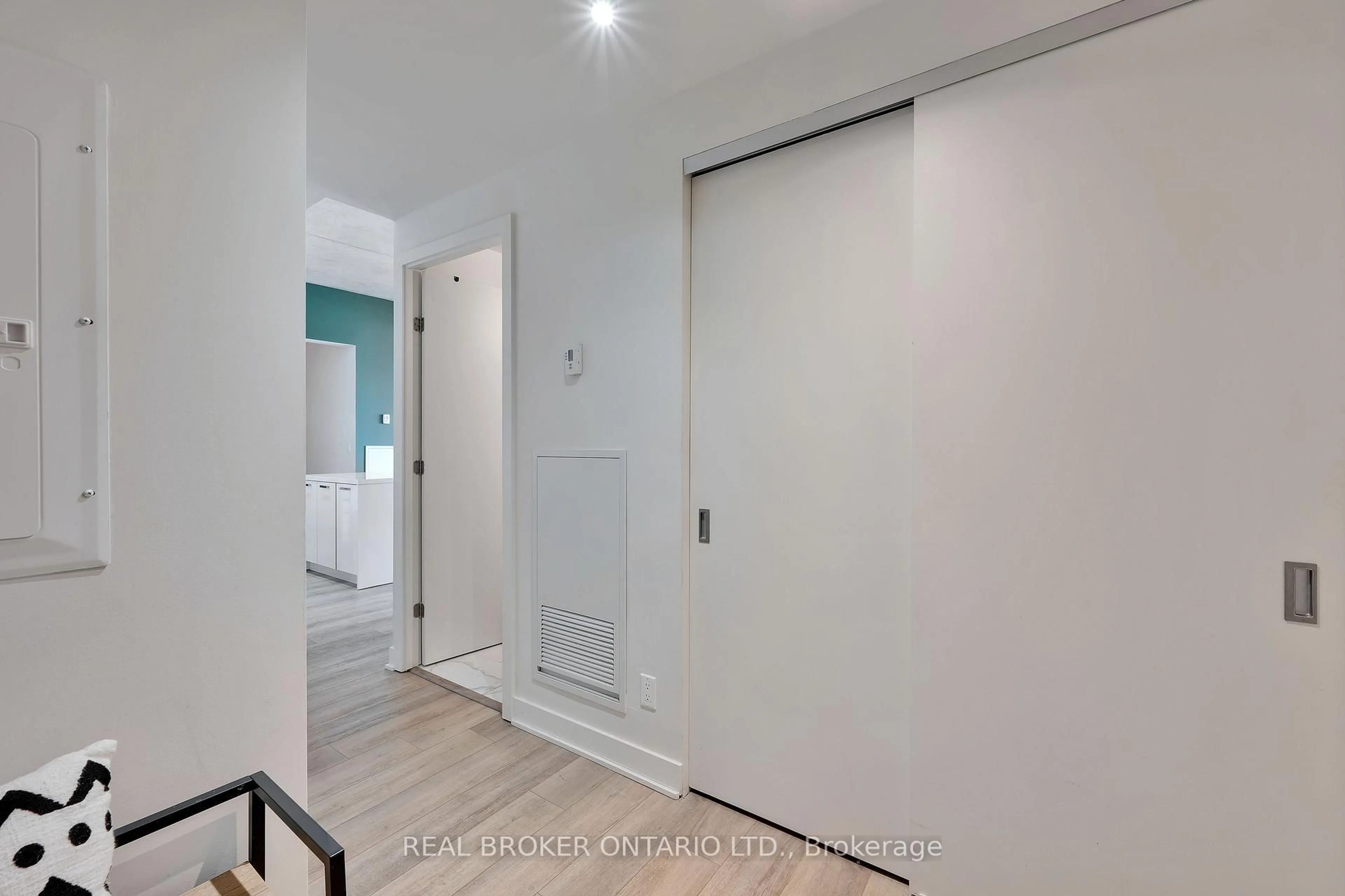 Unknown for 203 Catherine St #703, Ottawa Ontario K2P 1J5