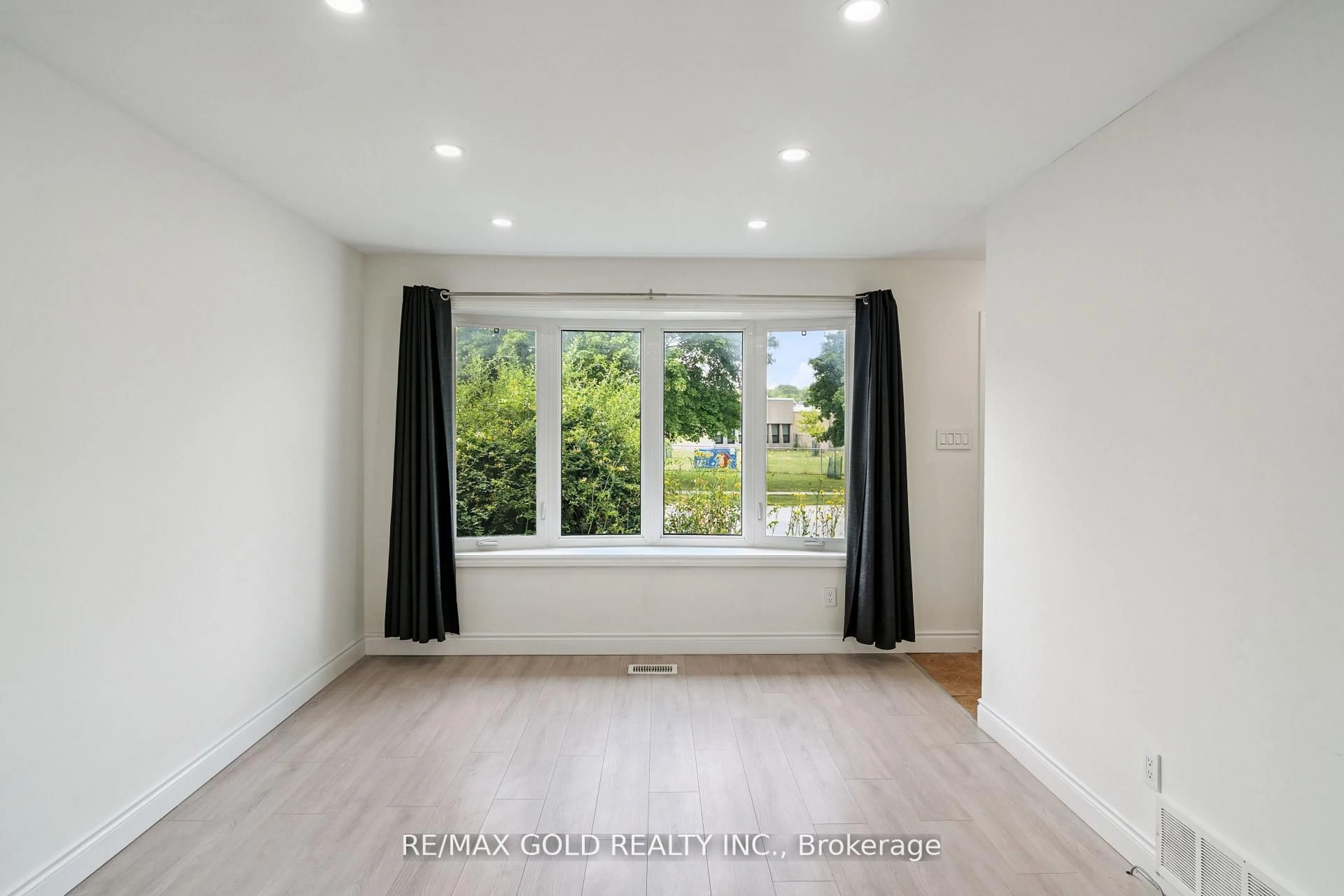 A pic of a room for 231A Cedarbrae Ave, Waterloo Ontario N2L 4S6