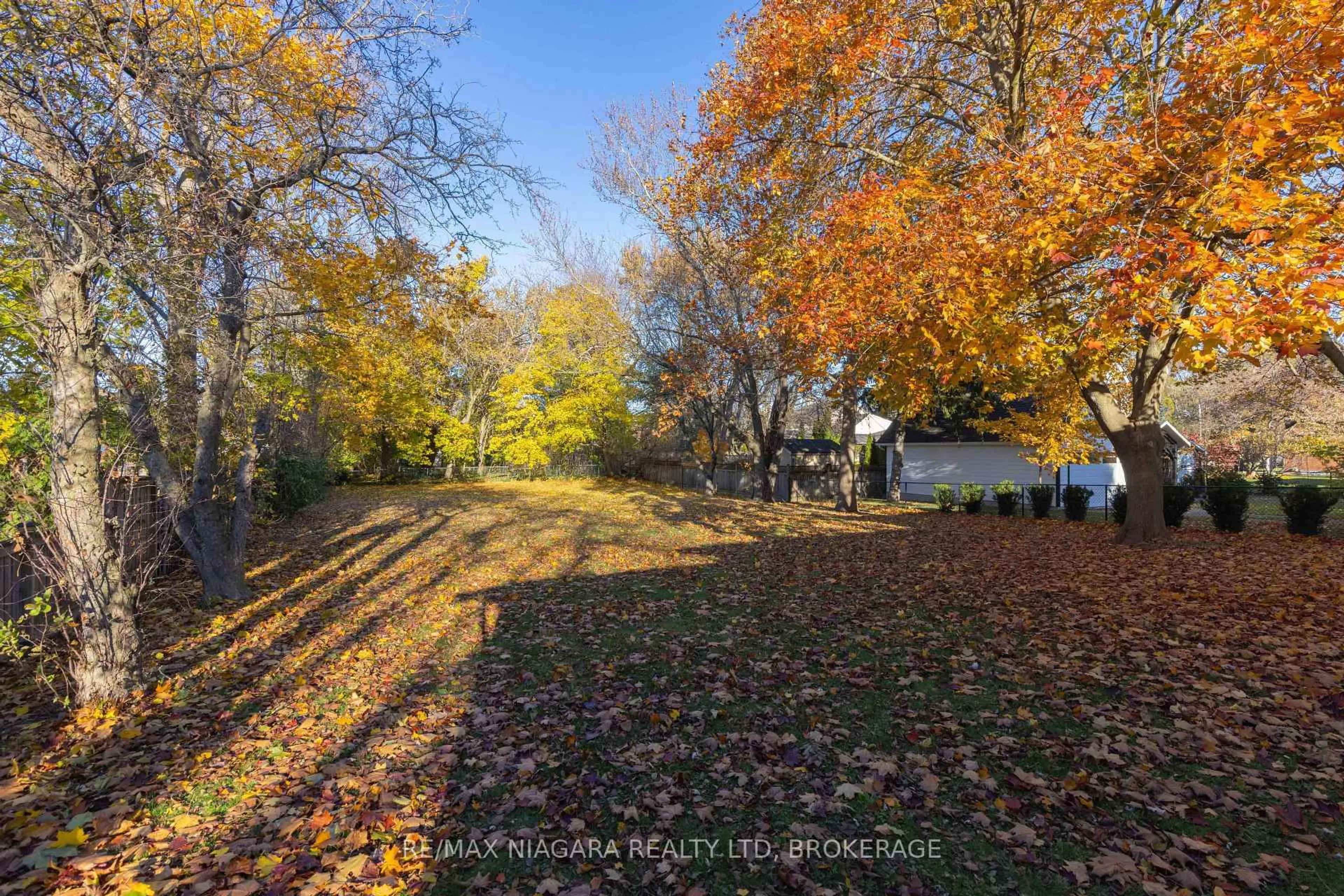 A pic from outside/outdoor area/front of a property/back of a property/a pic from drone, forest/trees view for 315 Butler St, Niagara-on-the-Lake Ontario L0S 1J0