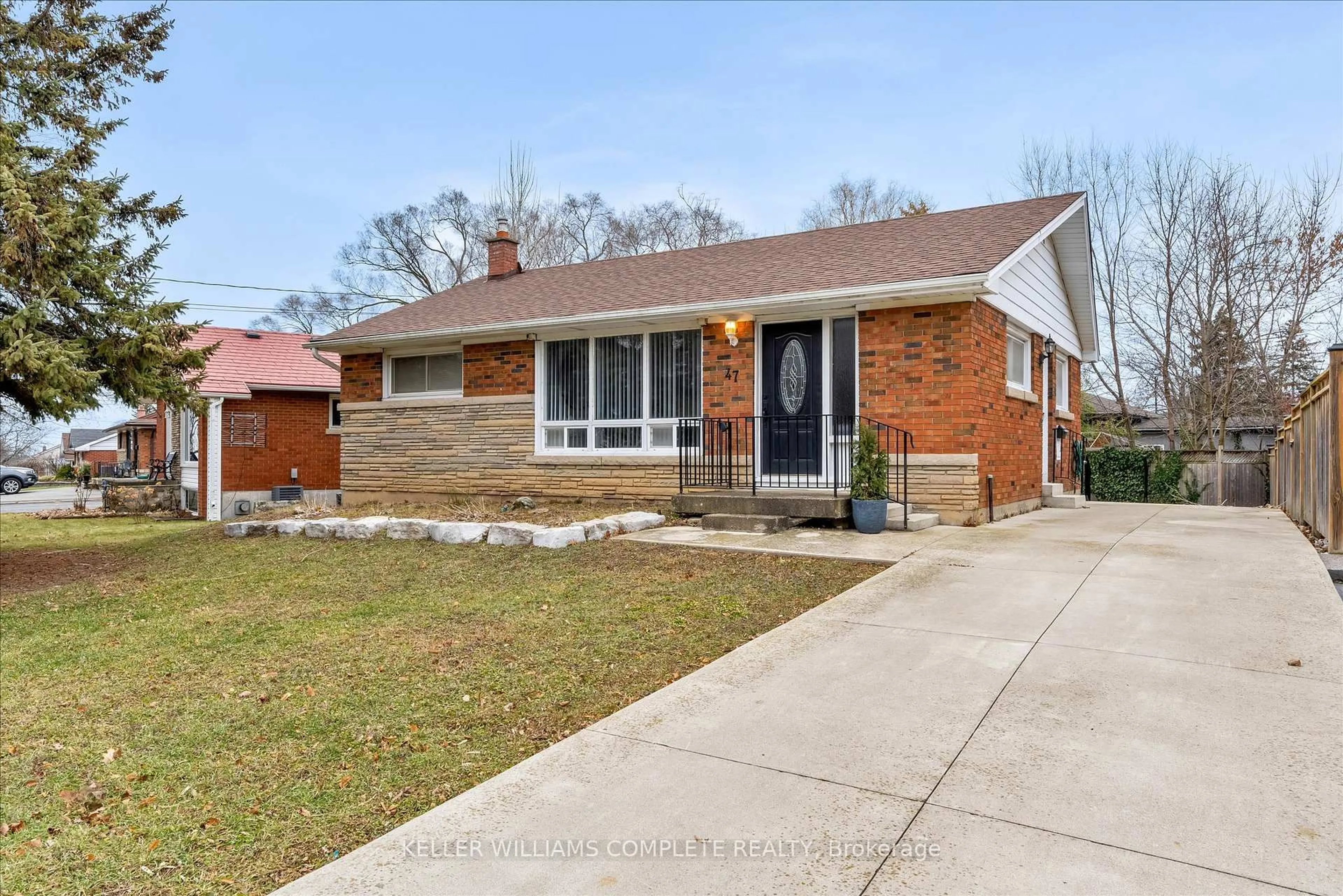 Home with brick exterior material, street for 47 BATTLEFIELD Dr, Hamilton Ontario L8G 1V1
