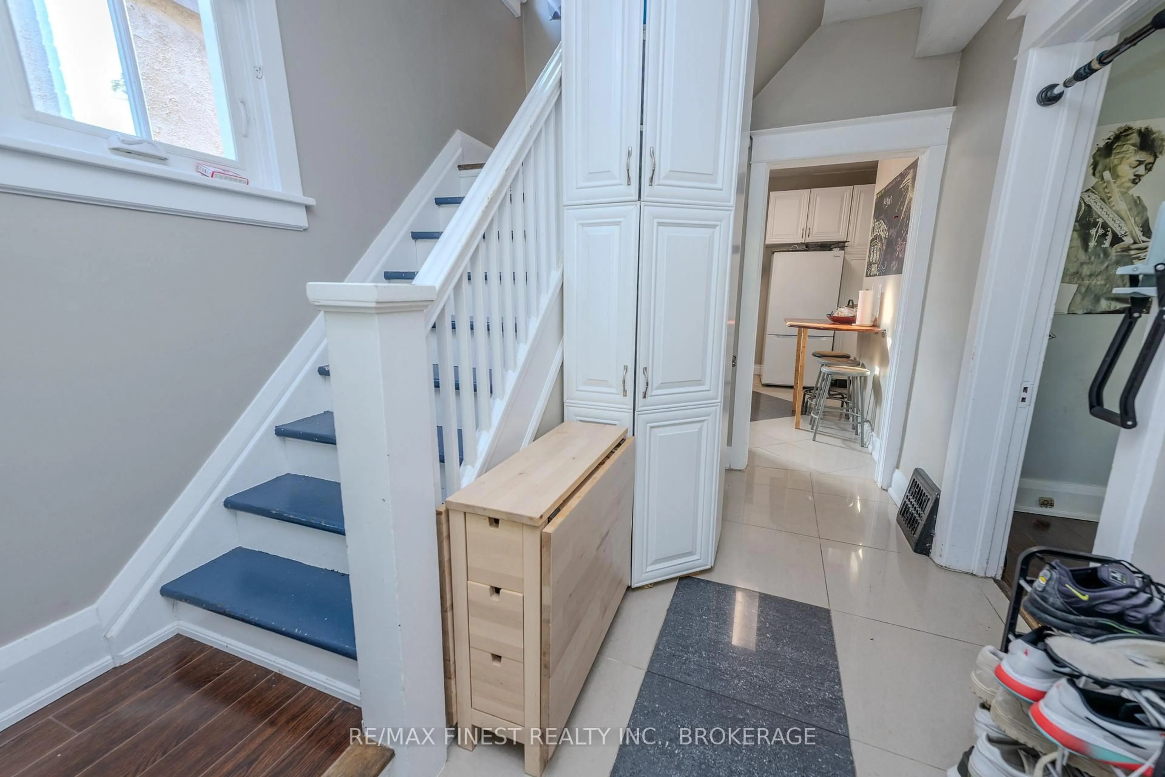 Indoor entryway for 556 Brock St, Kingston Ontario K7L 1V2
