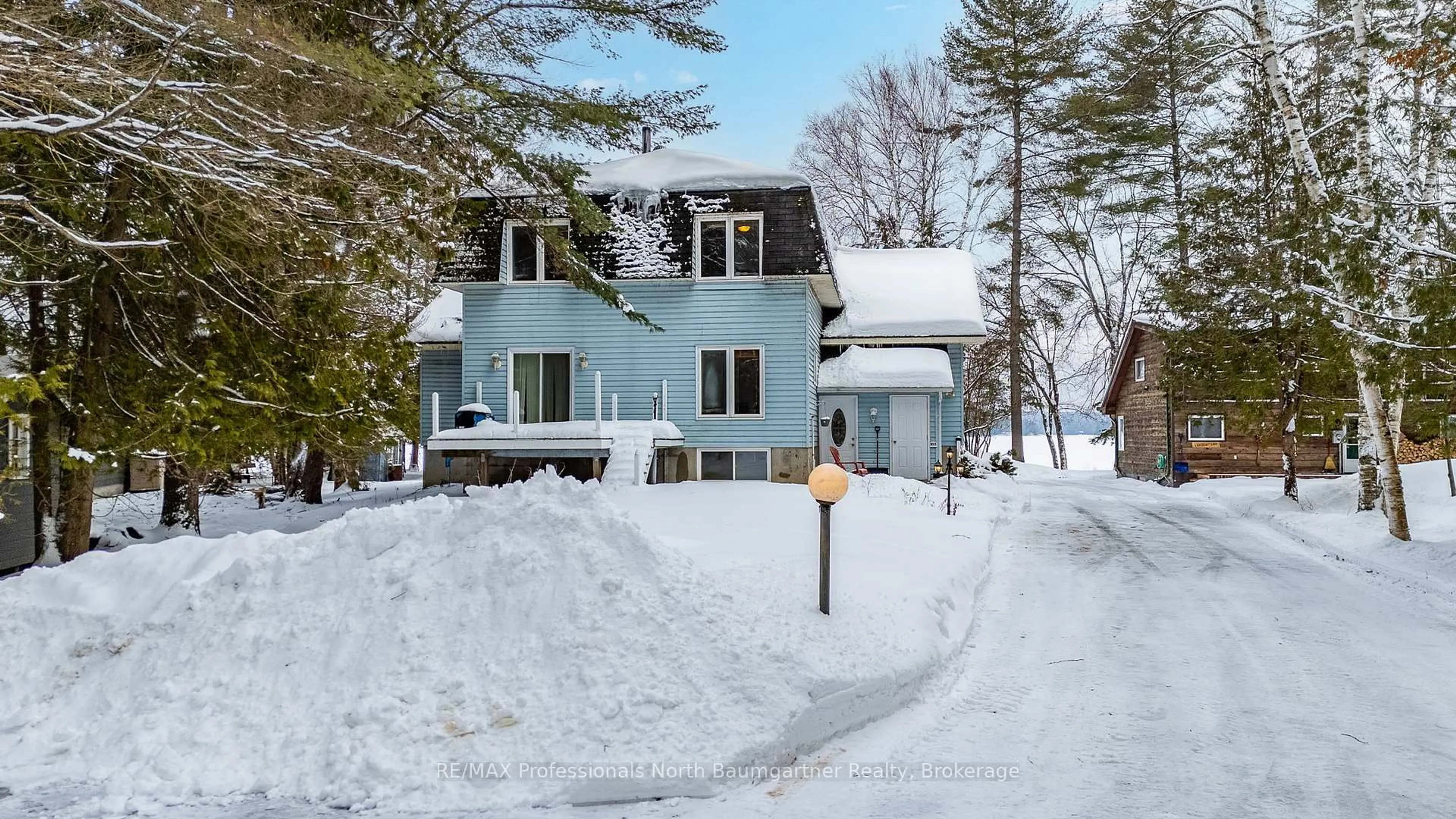 Patio, street for 1015 Blackberry Lane, Minden Hills Ontario K0M 2K0
