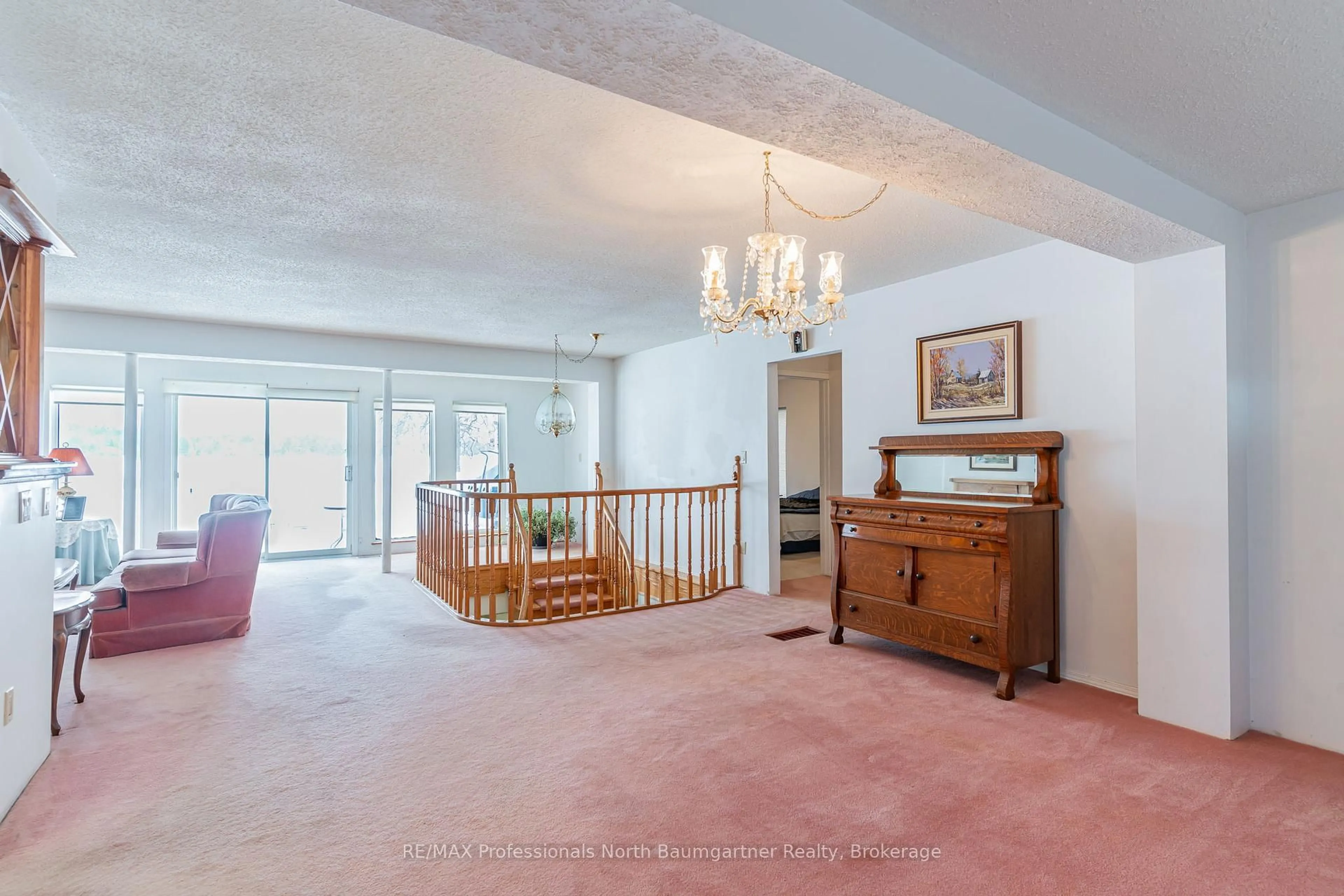 Indoor foyer for 1015 Blackberry Lane, Minden Hills Ontario K0M 2K0