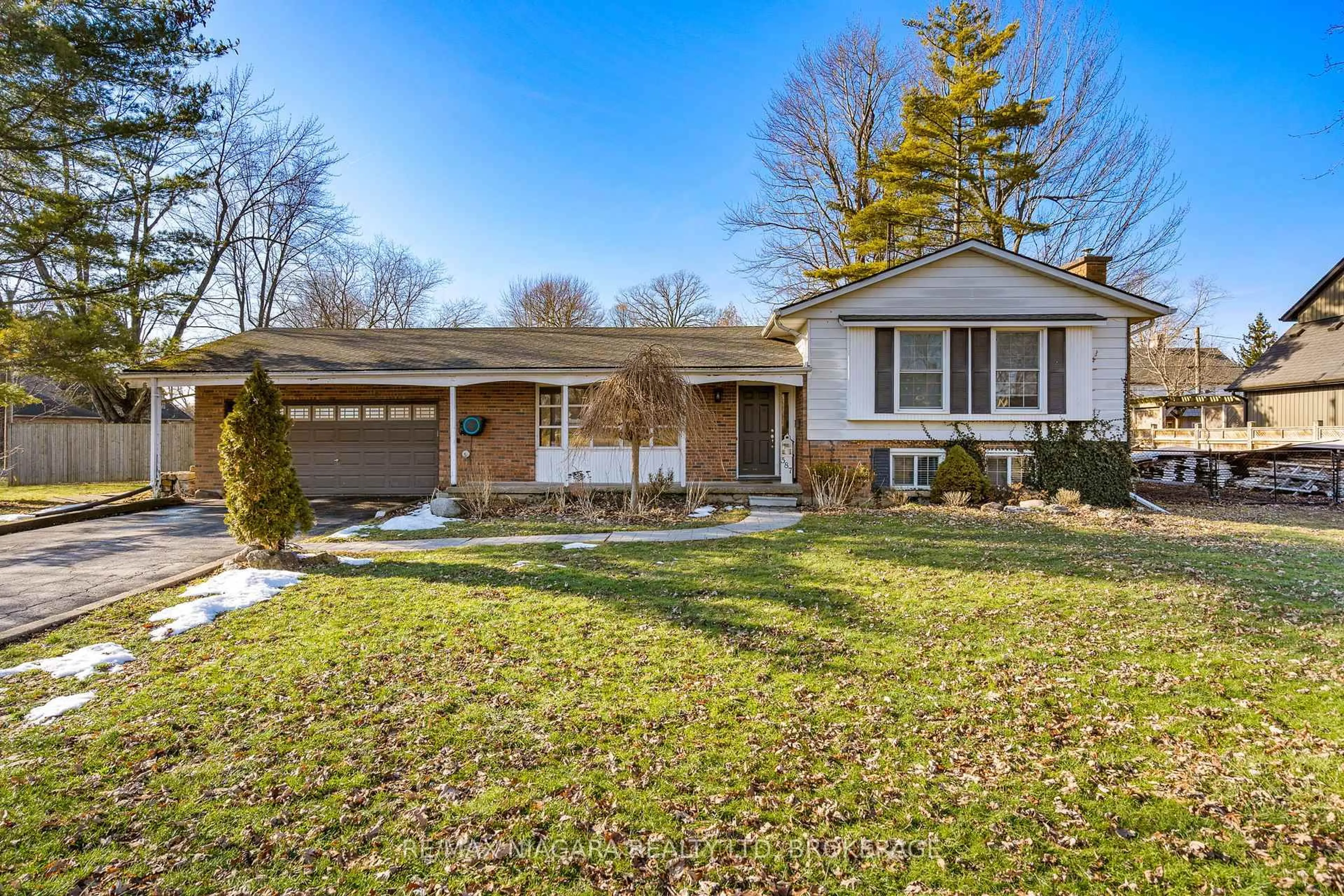 Home with brick exterior material, street for 587 Daytona Dr, Fort Erie Ontario L2A 4Z5