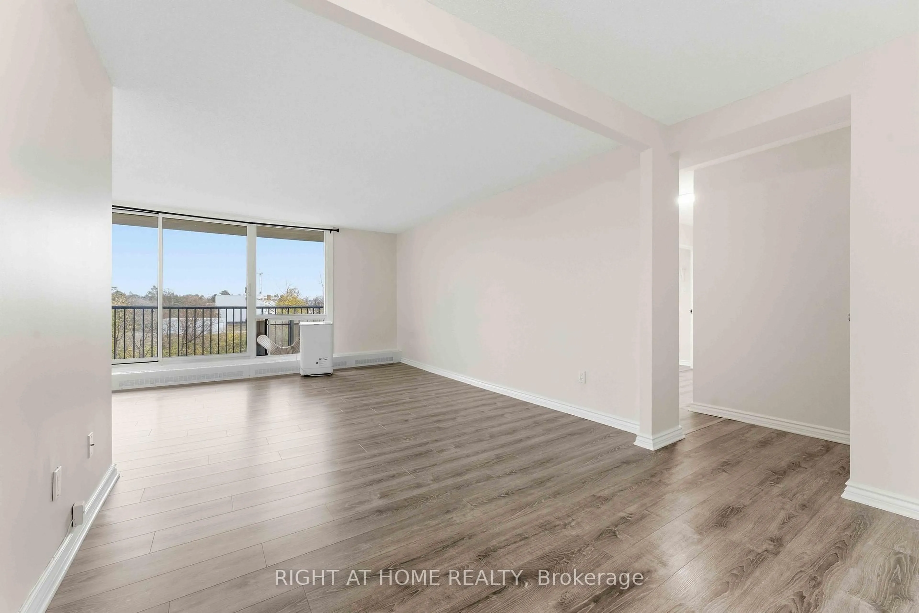 A pic of a room for 665 Bathgate Dr #311, Ottawa Ontario K1K 3Y4