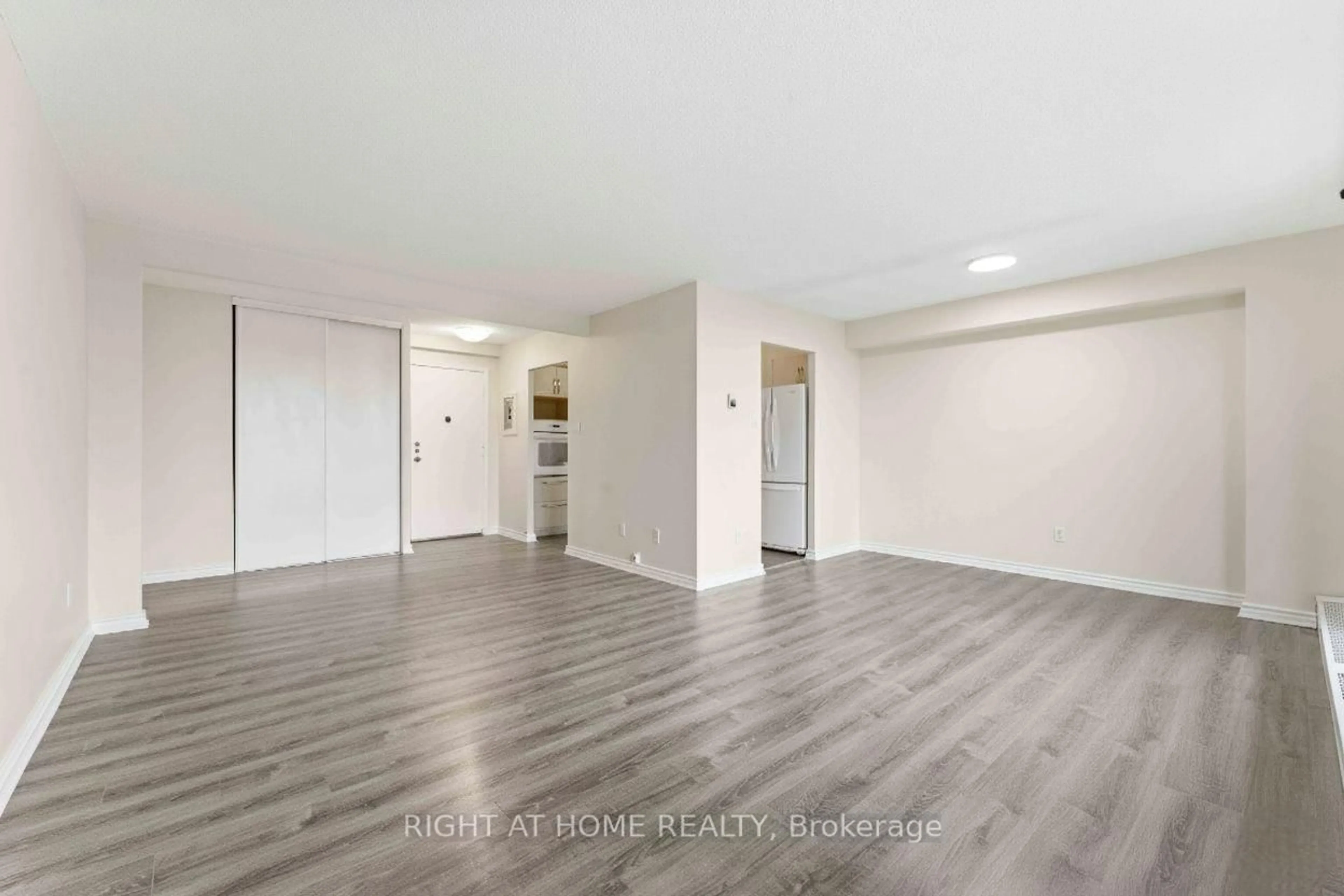 A pic of a room for 665 Bathgate Dr #311, Ottawa Ontario K1K 3Y4